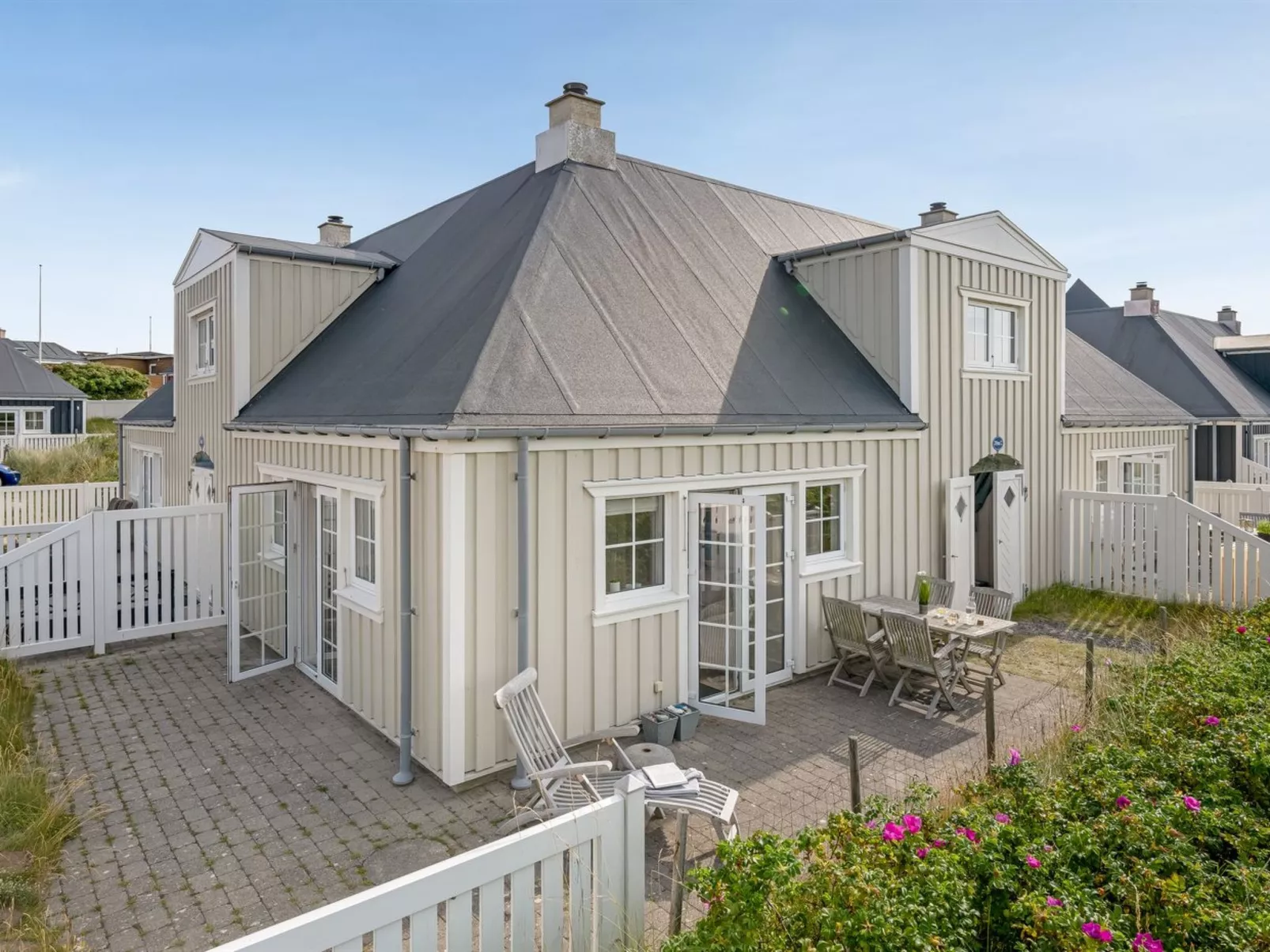 "Hildegerd" - 100m from the sea