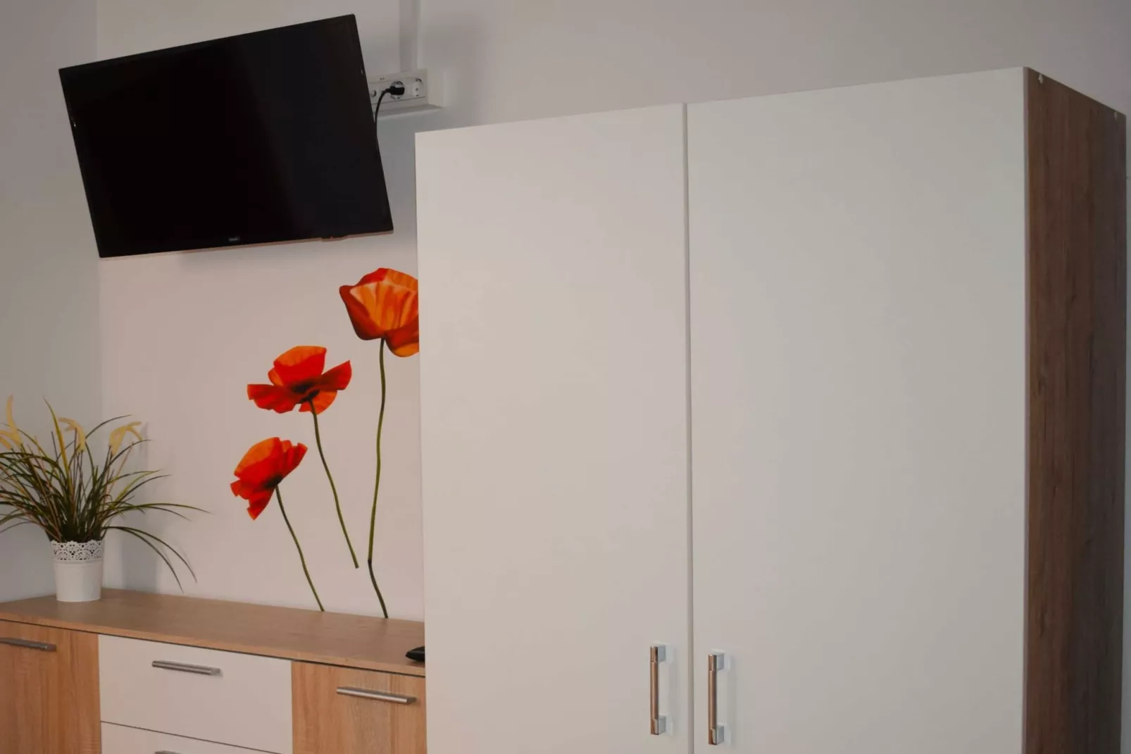 Zevnik Quiet Retreat with Stunning Views and Equestrian Activities - Triple Room with Private  Bathroom