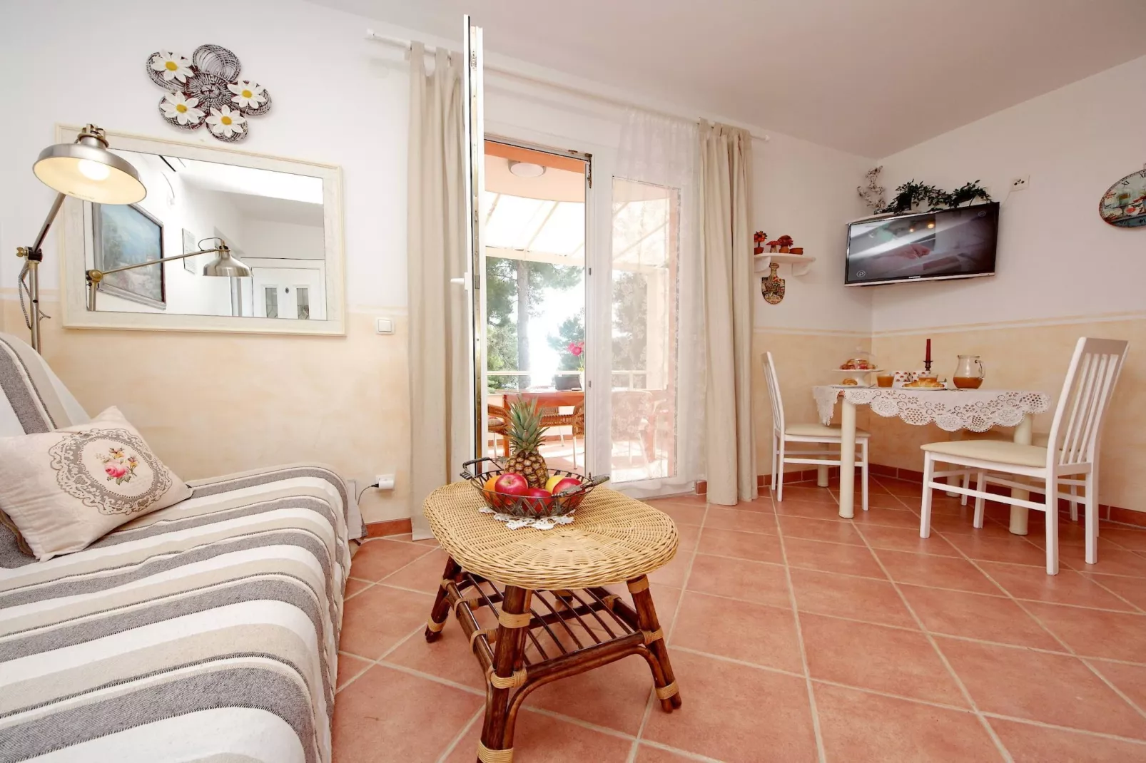 Seafront Apartments Deveron - One Bedroom Apartment  with Balcony and Sea View (Zavala)