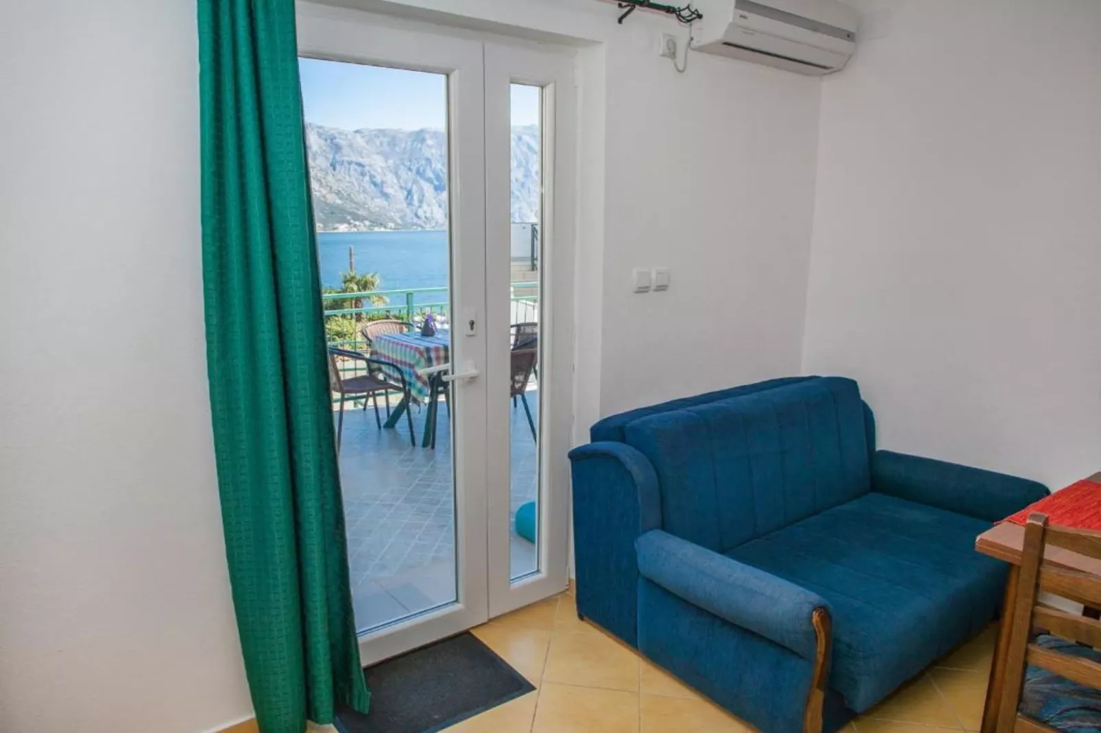 Charming Seaside Escape in Kotor - One Bedroom Apartment with Sea View 1