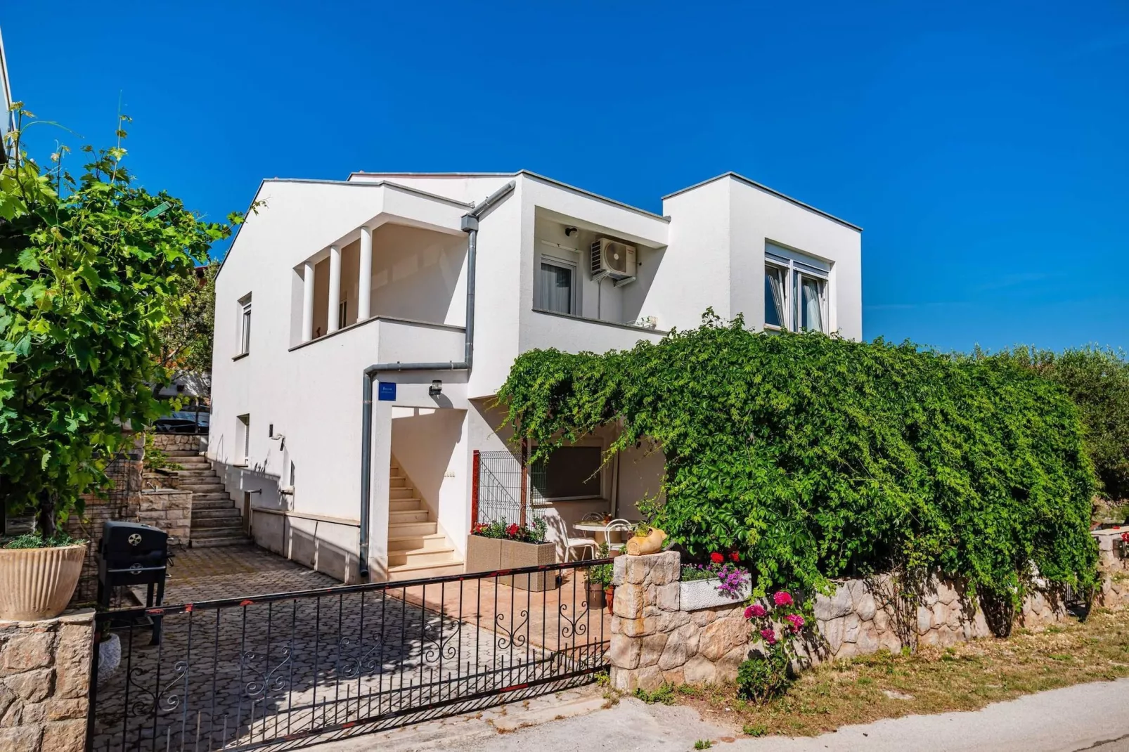 Sea view apartment Dajana