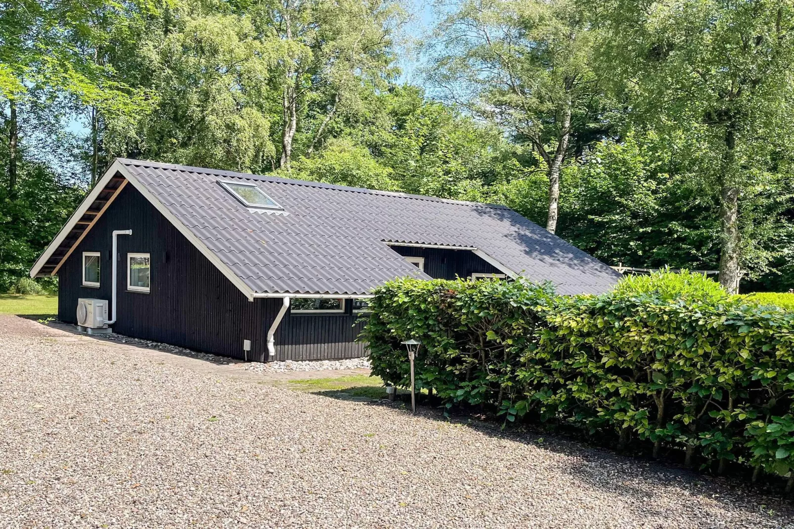 Familiehuisje met terras en gazon