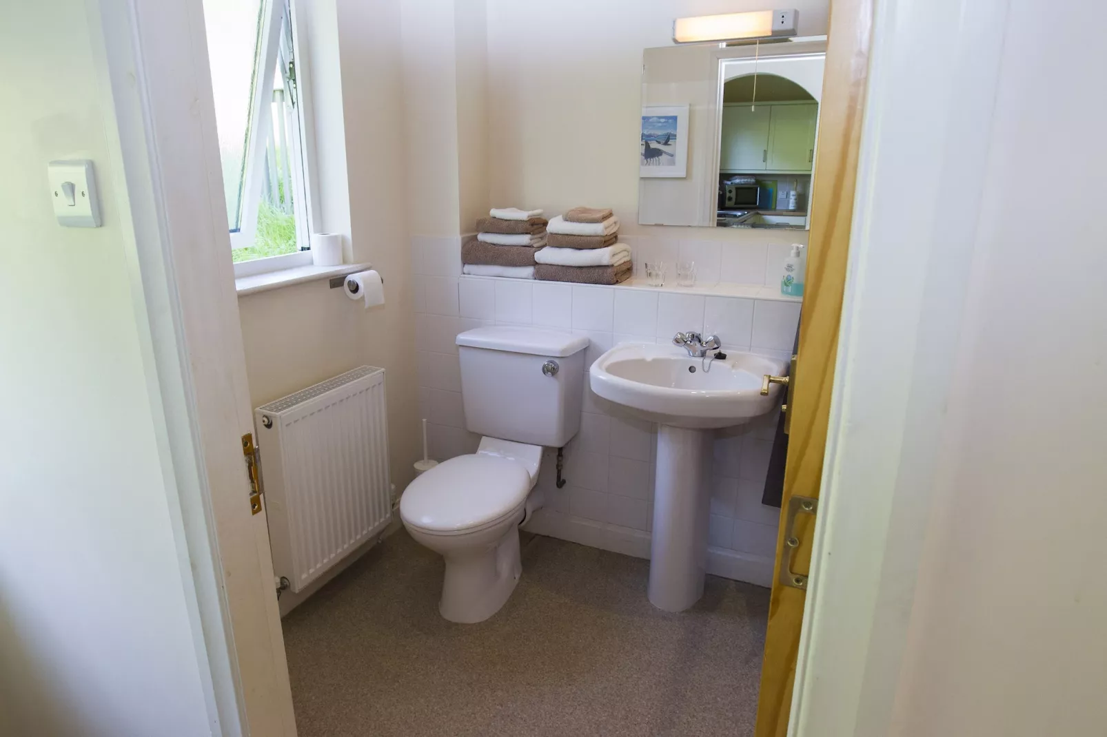 Attractive cottage in garden grounds-Badkamer