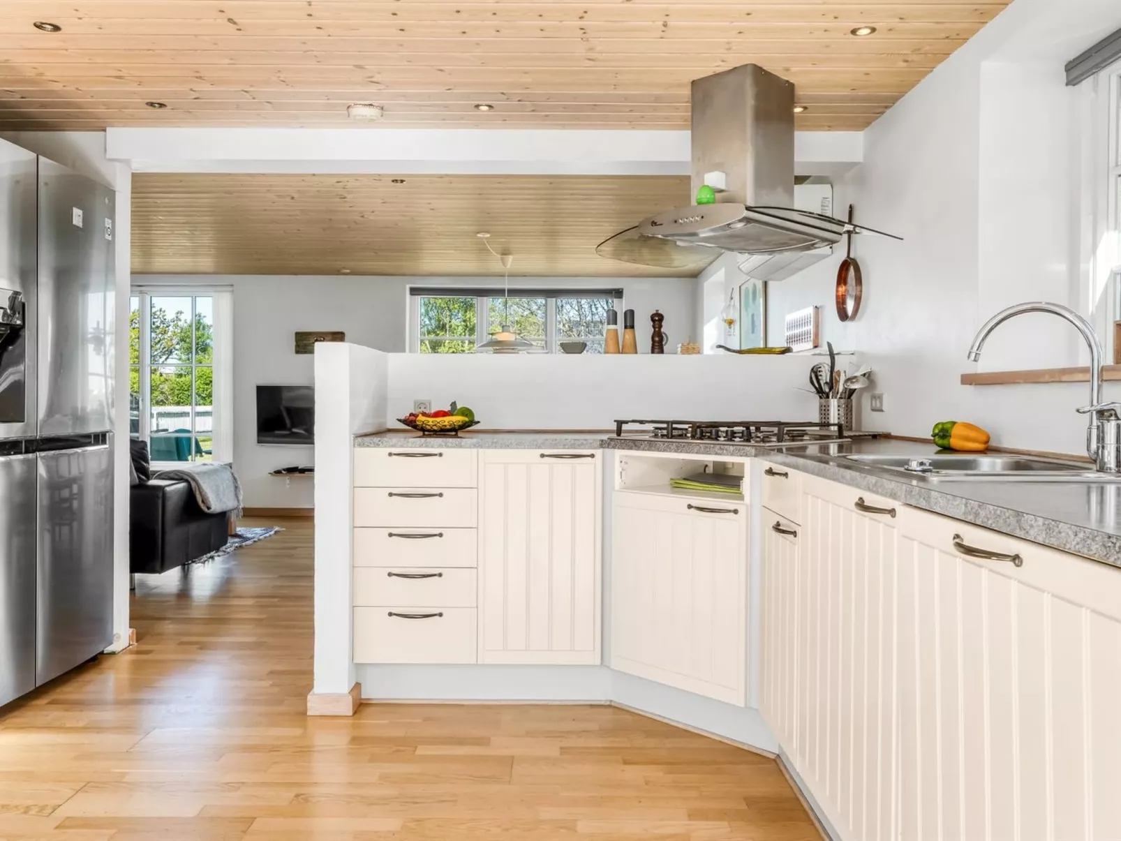 "Tara" - 300m from the sea