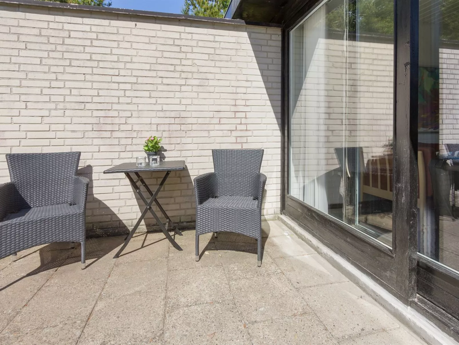 "Enya" - 600m from the sea