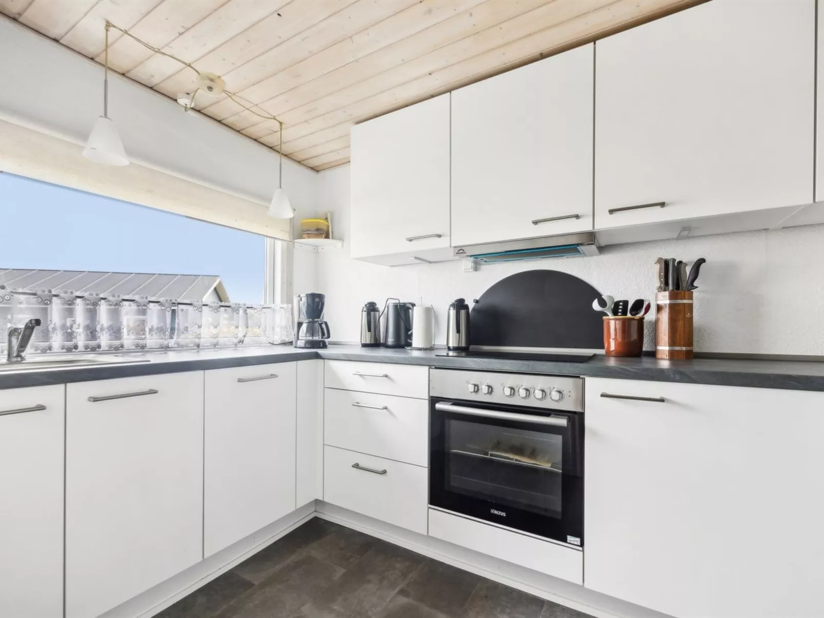 "Jarla" - 250m from the sea