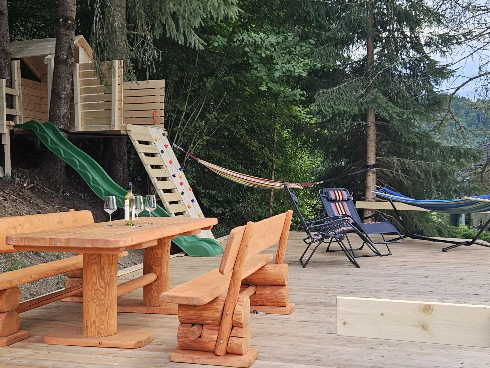 The Red Apartment-Buiten