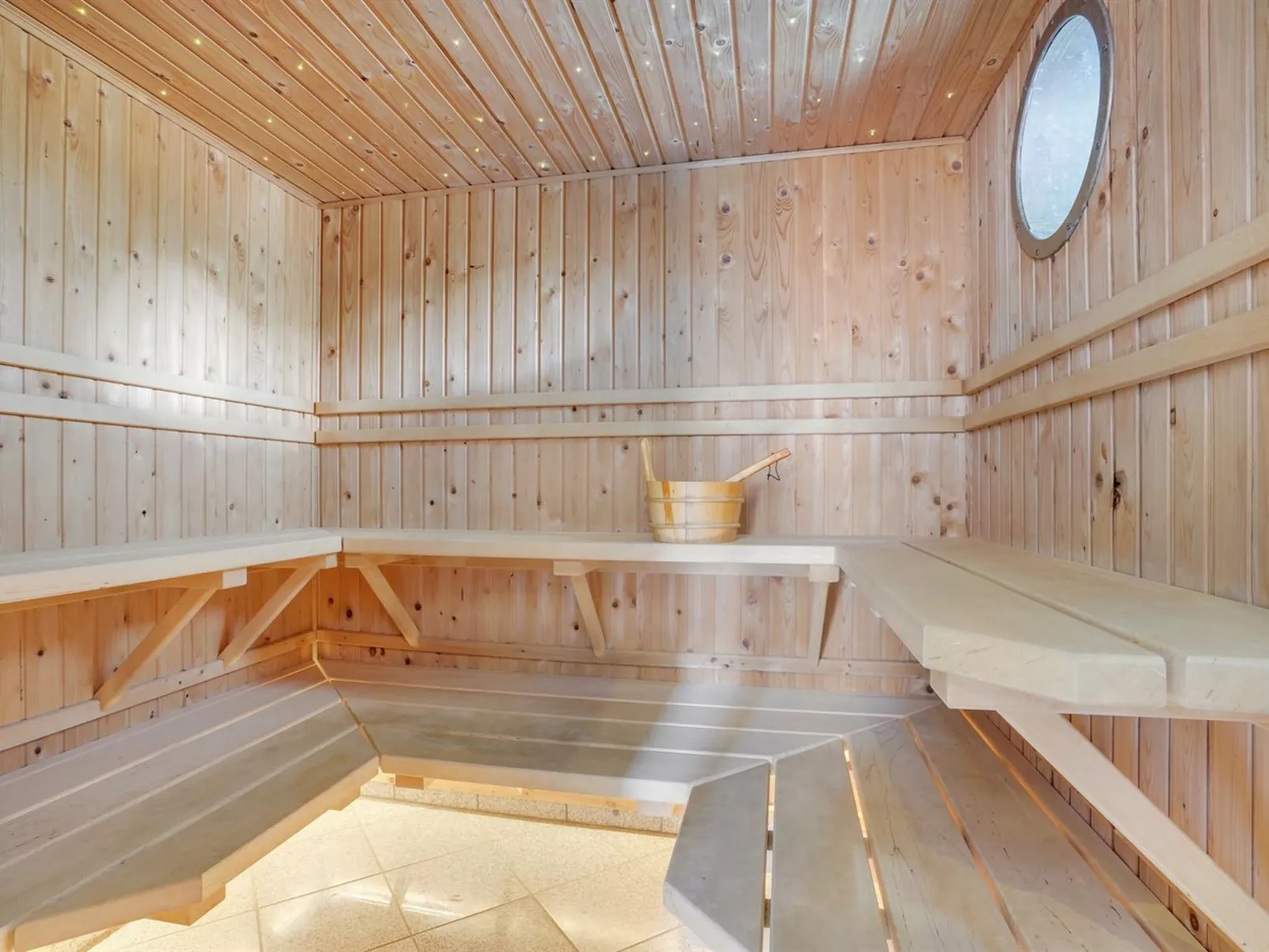 "Nana" - 4km from the sea