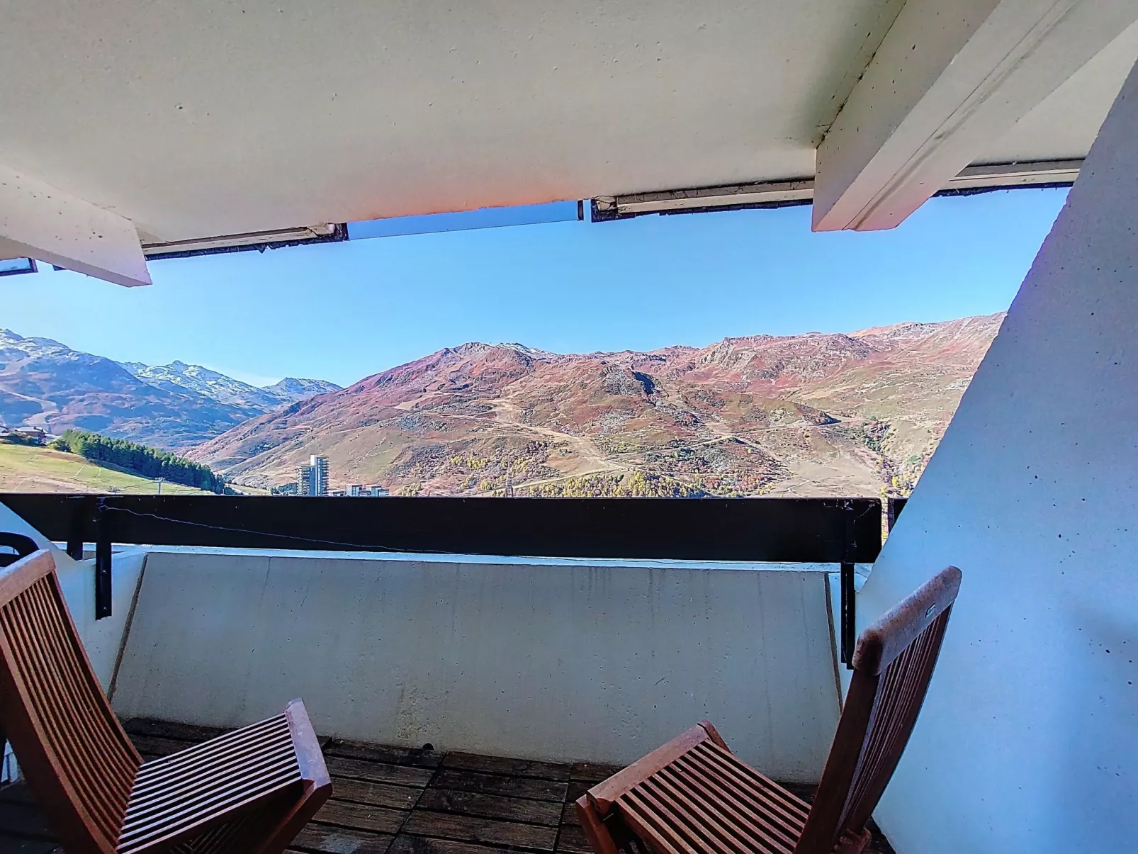 Brelin Evons 401-Buiten