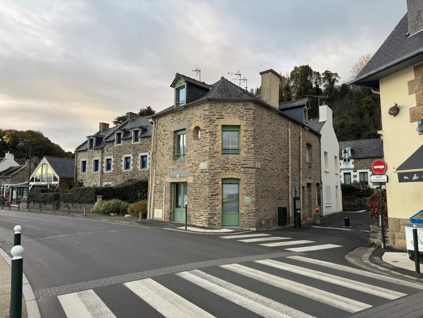 Le point du jour 1-Buiten