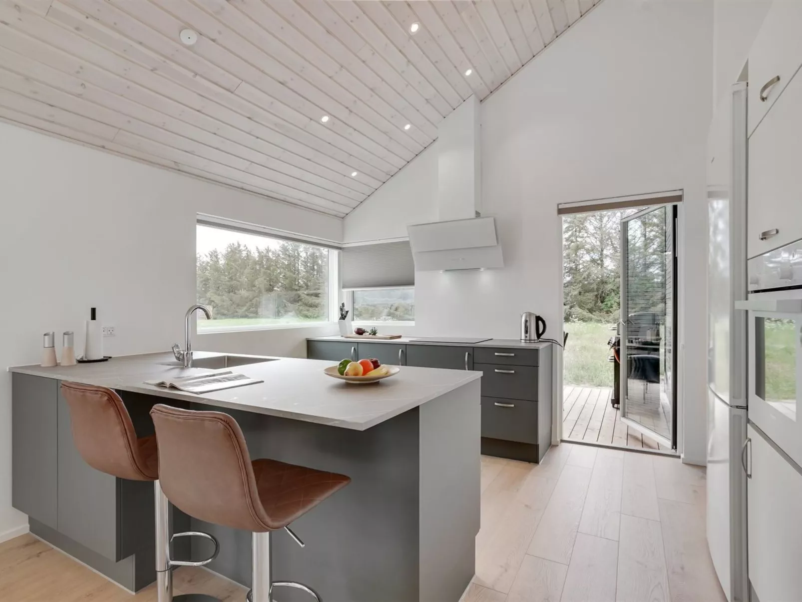 "Arlina" - 1.5km from the sea