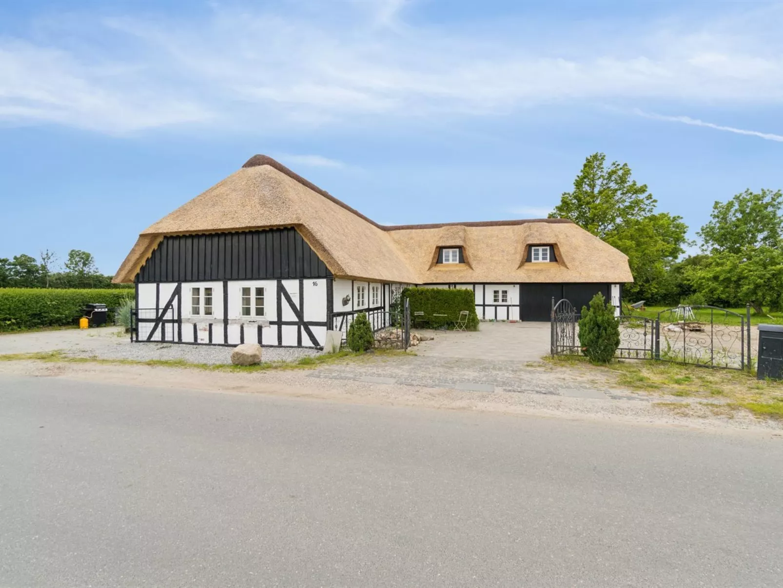 "Thessa" - 900m from the sea