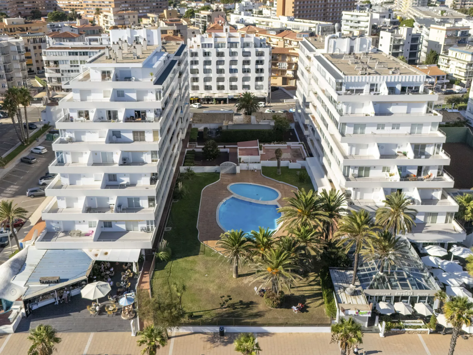 Roses Holiday Center-Buiten