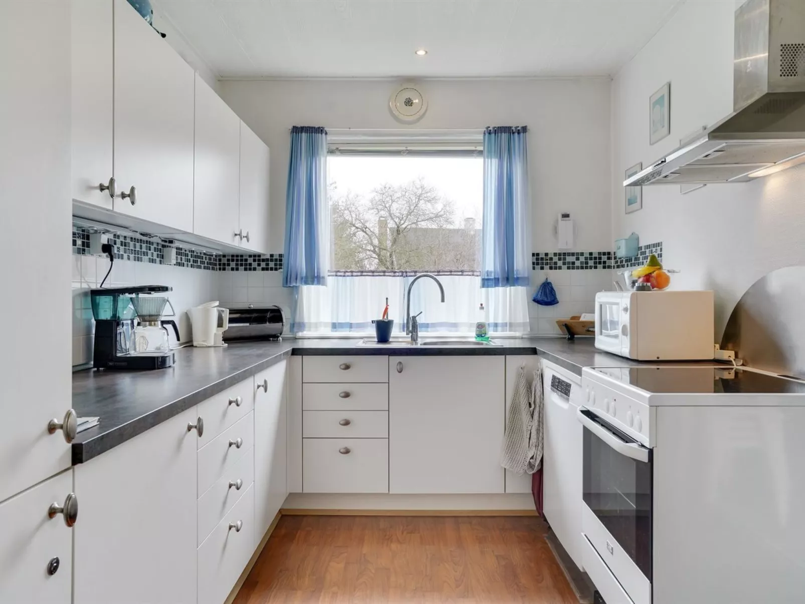 "Simon" - 225m from the sea