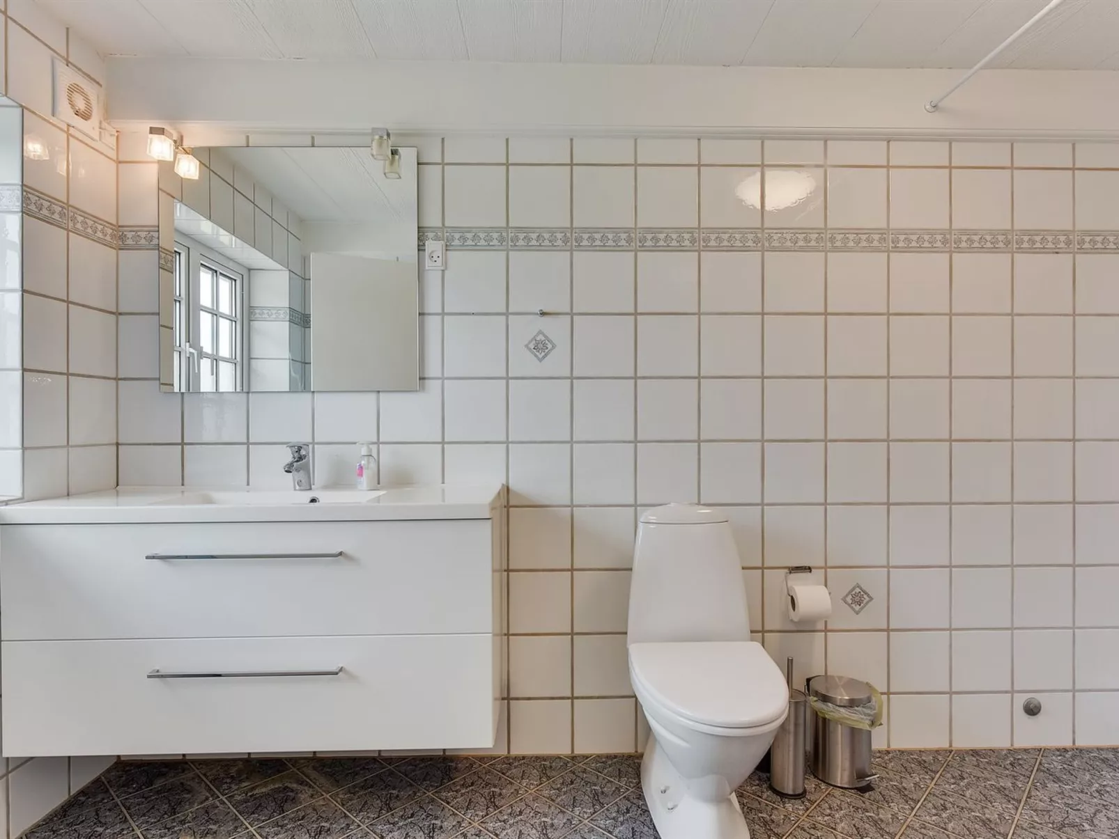 "Alitta" - 27km from the sea