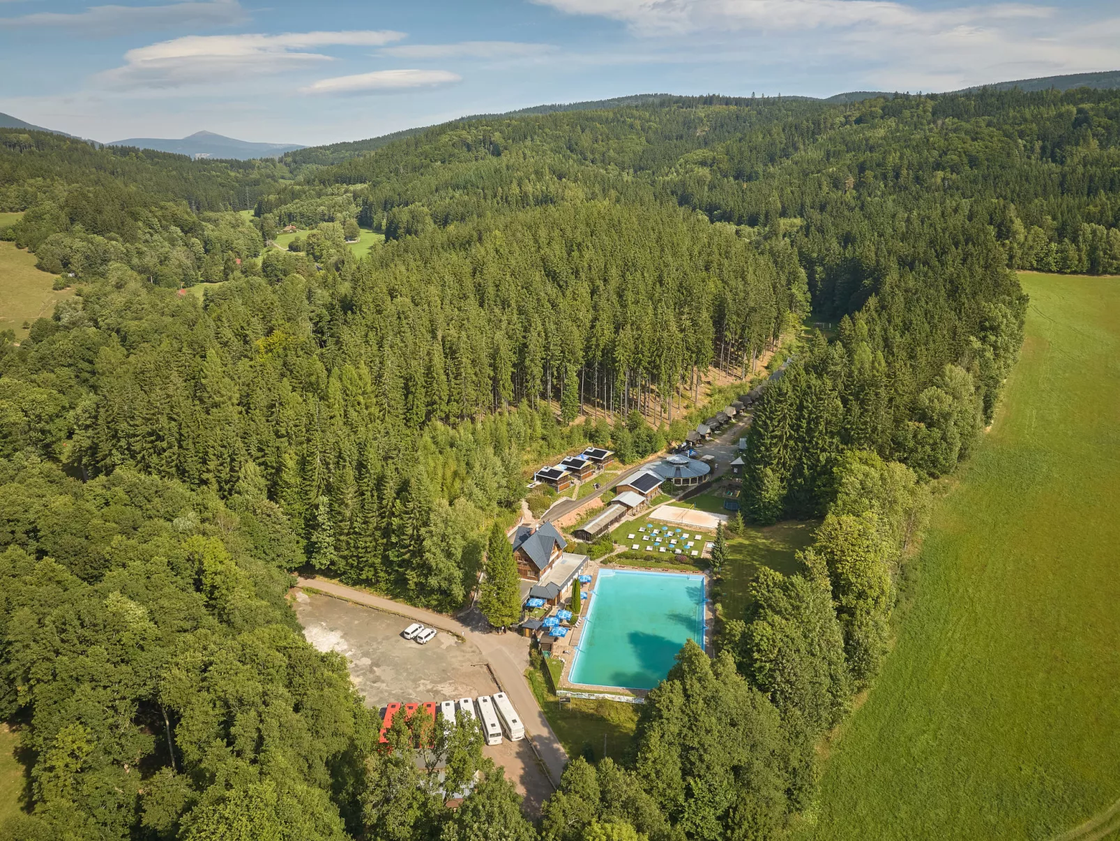 Luxe Timber Lodge & Pet Retreat-Buiten