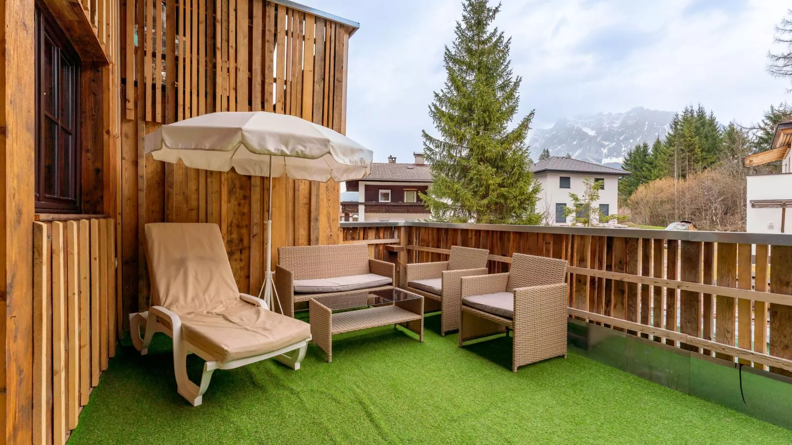 Biber Art Apartment 1 Small-Terrasbalkon