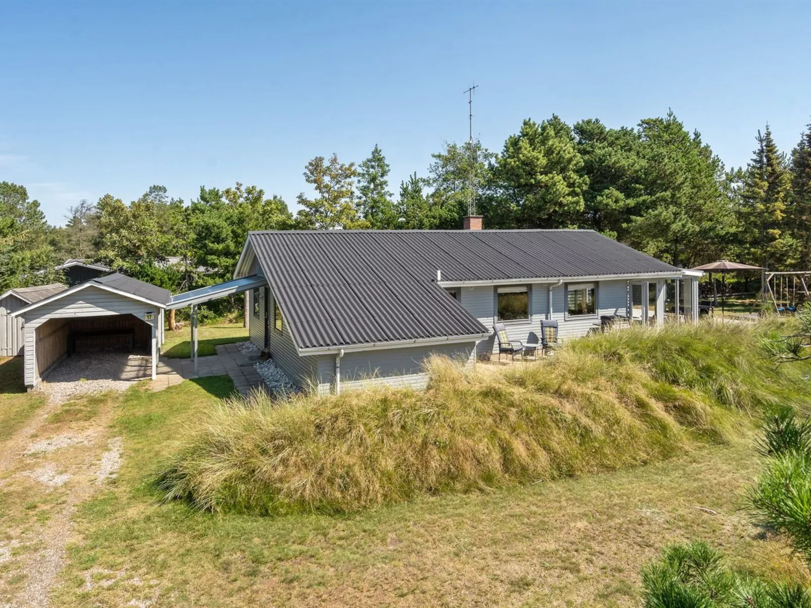 "Niels" - 1.5km from the sea