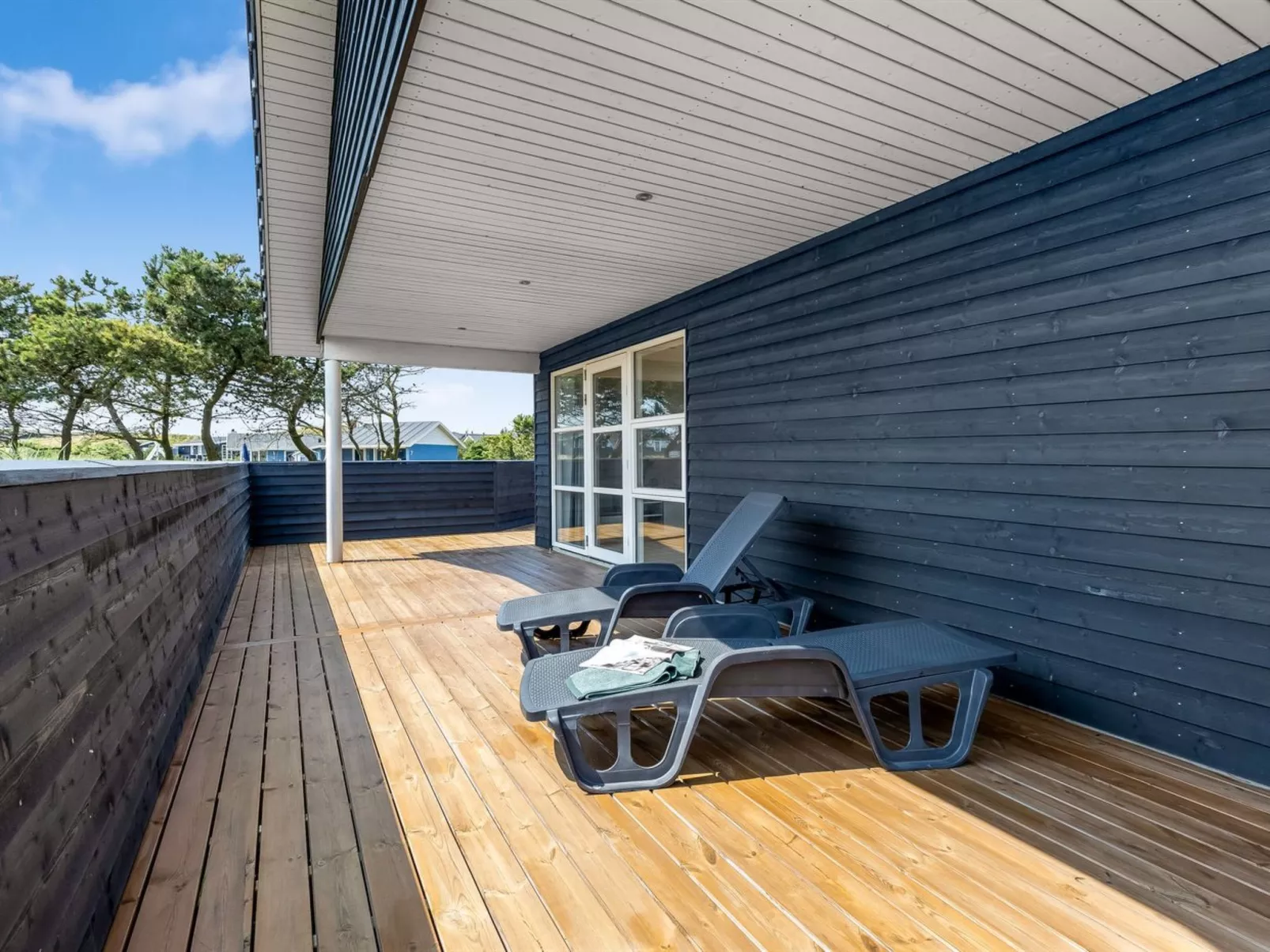 "Emeli" - 400m from the sea