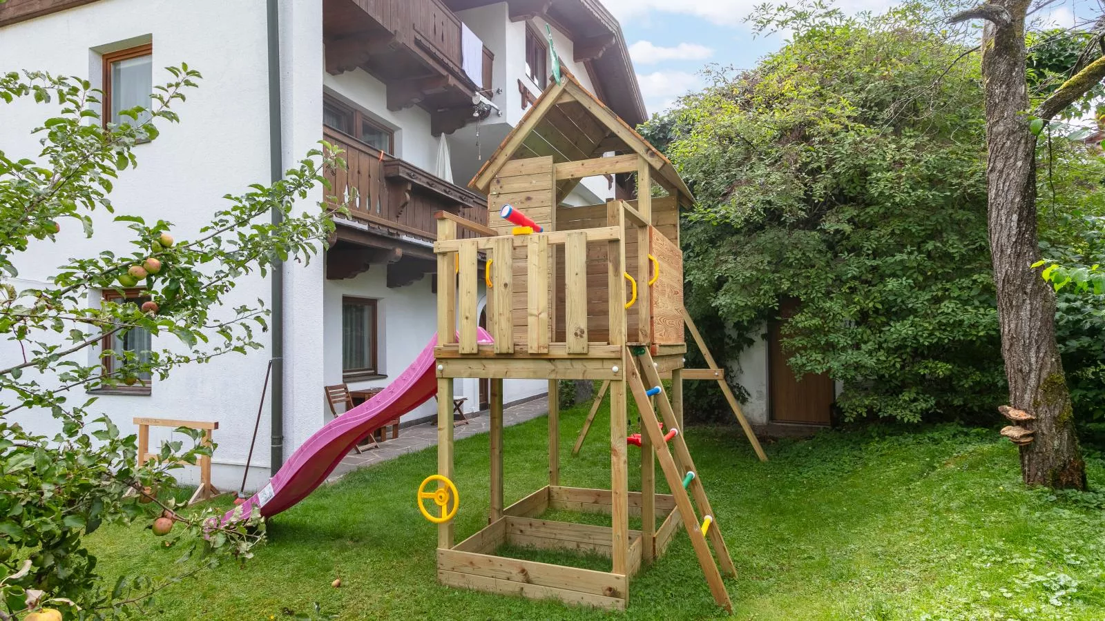 Apart An der Ache-Tuinen zomer