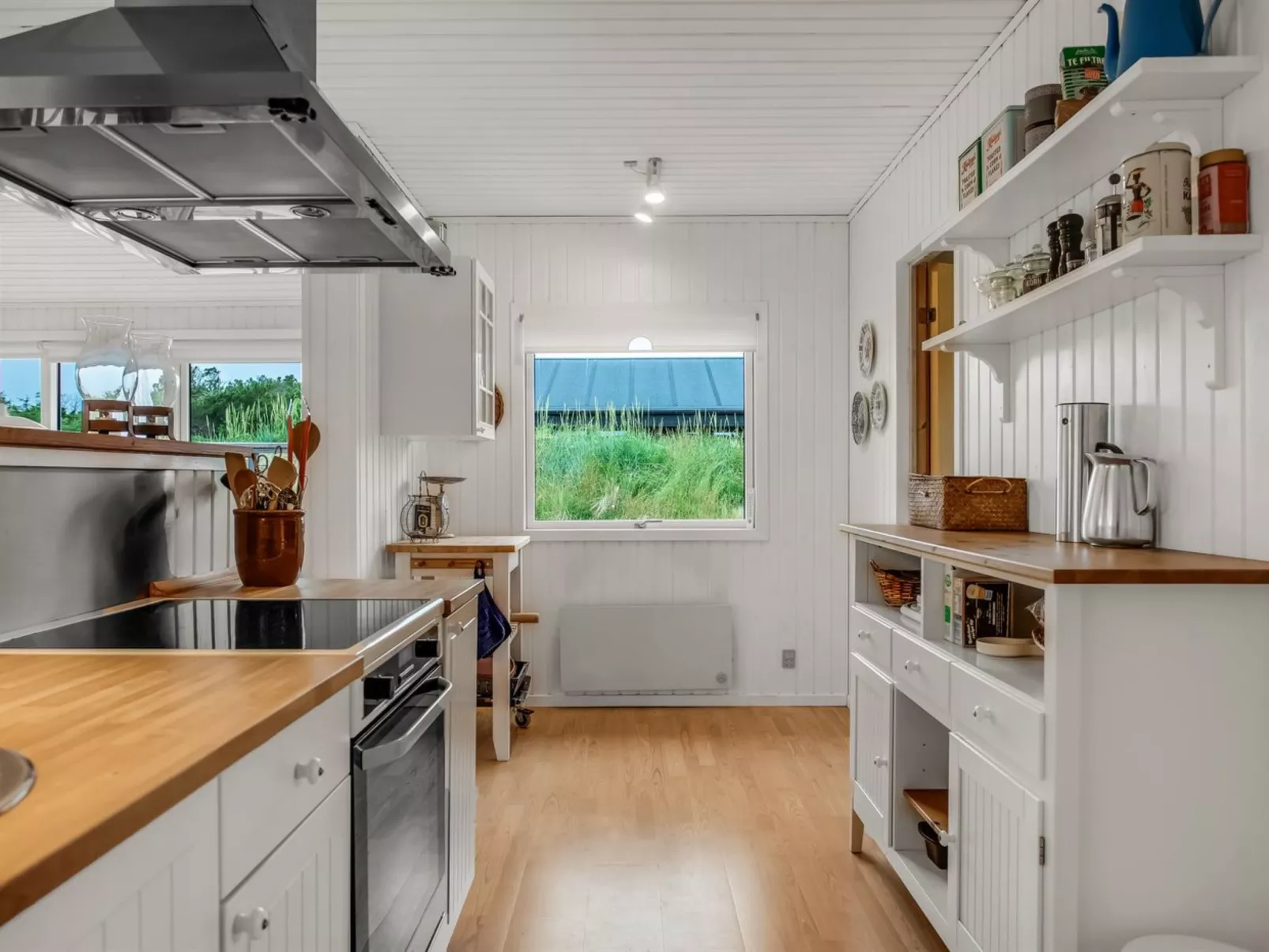 "Cate" - 900m from the sea