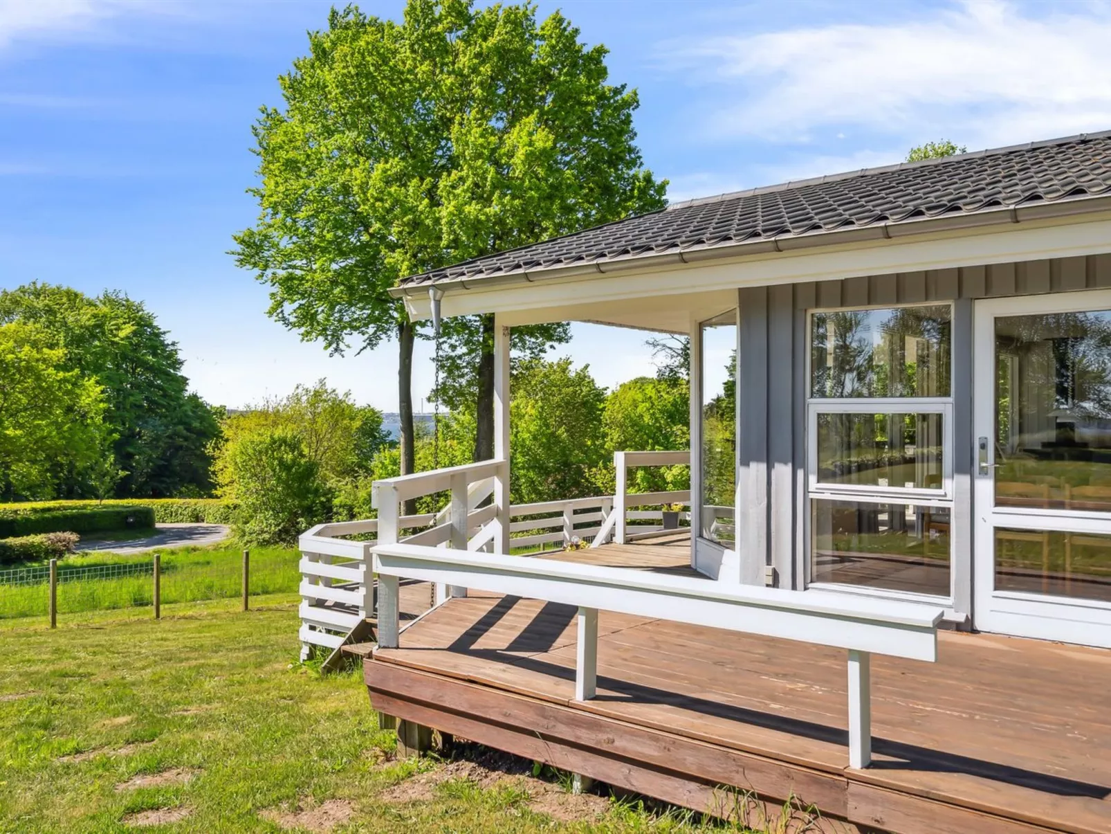 "Conradine" - 600m from the sea