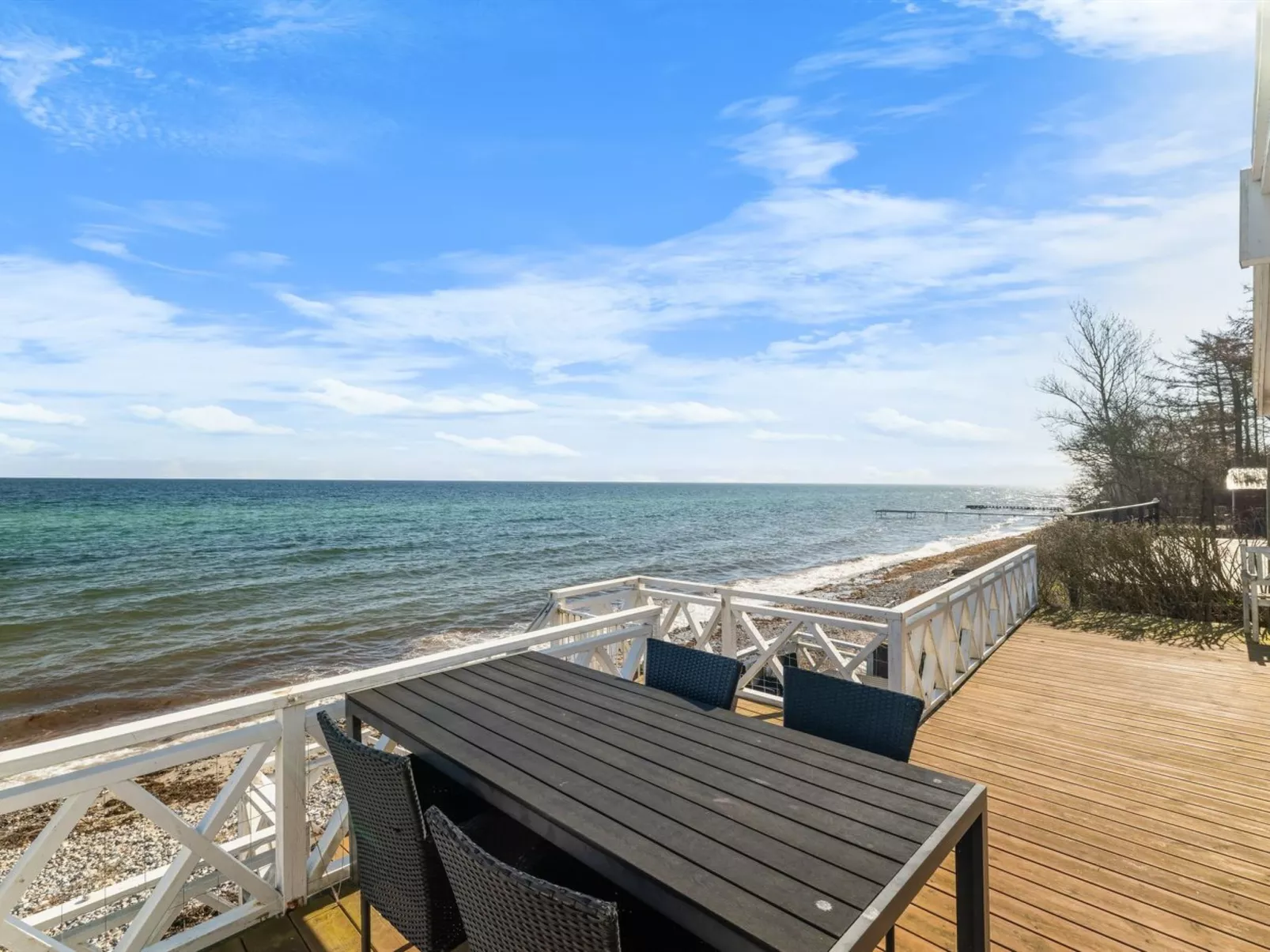 "Answald" - 10m from the sea