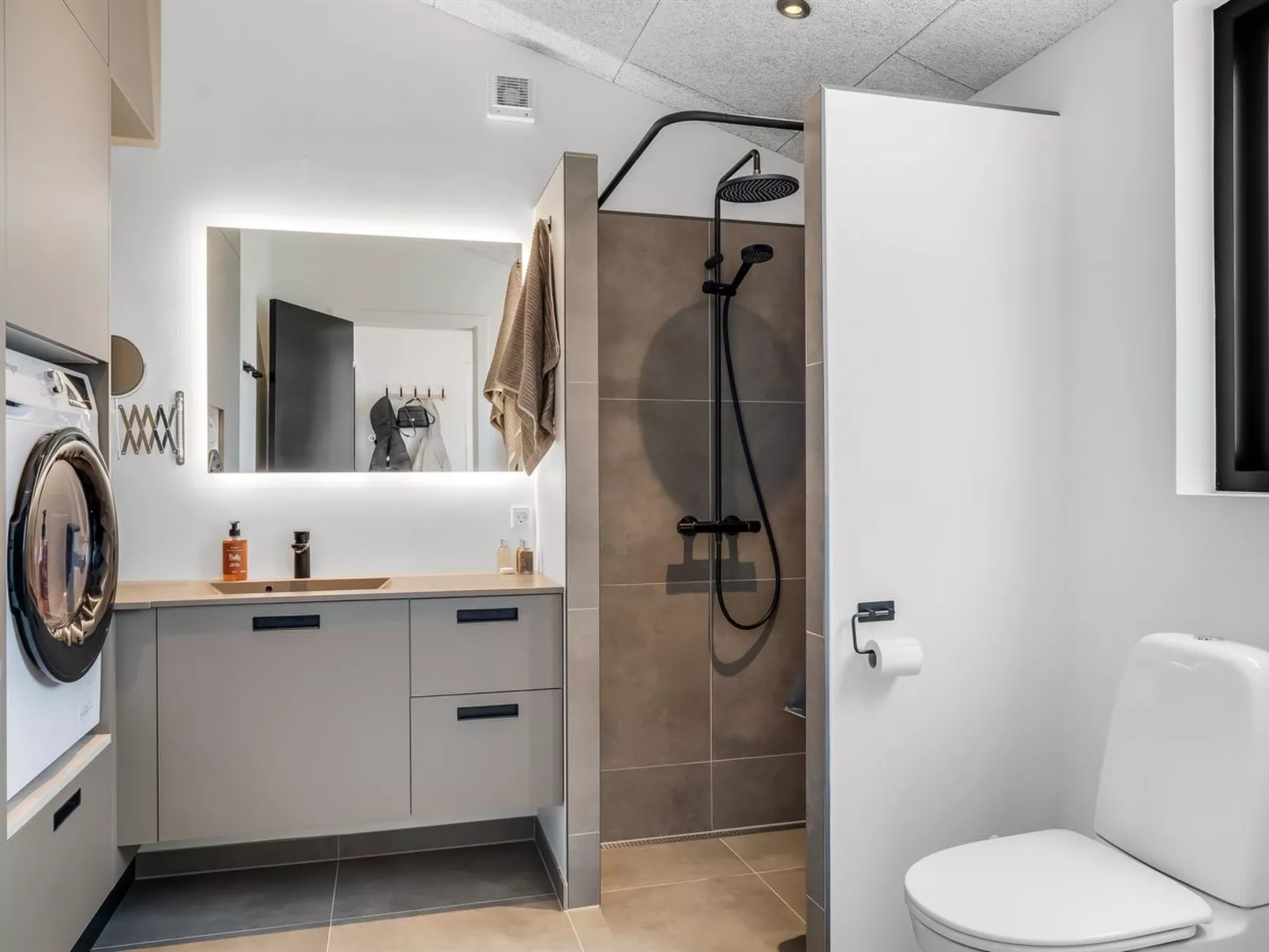 "Jerrik" - 200m from the sea