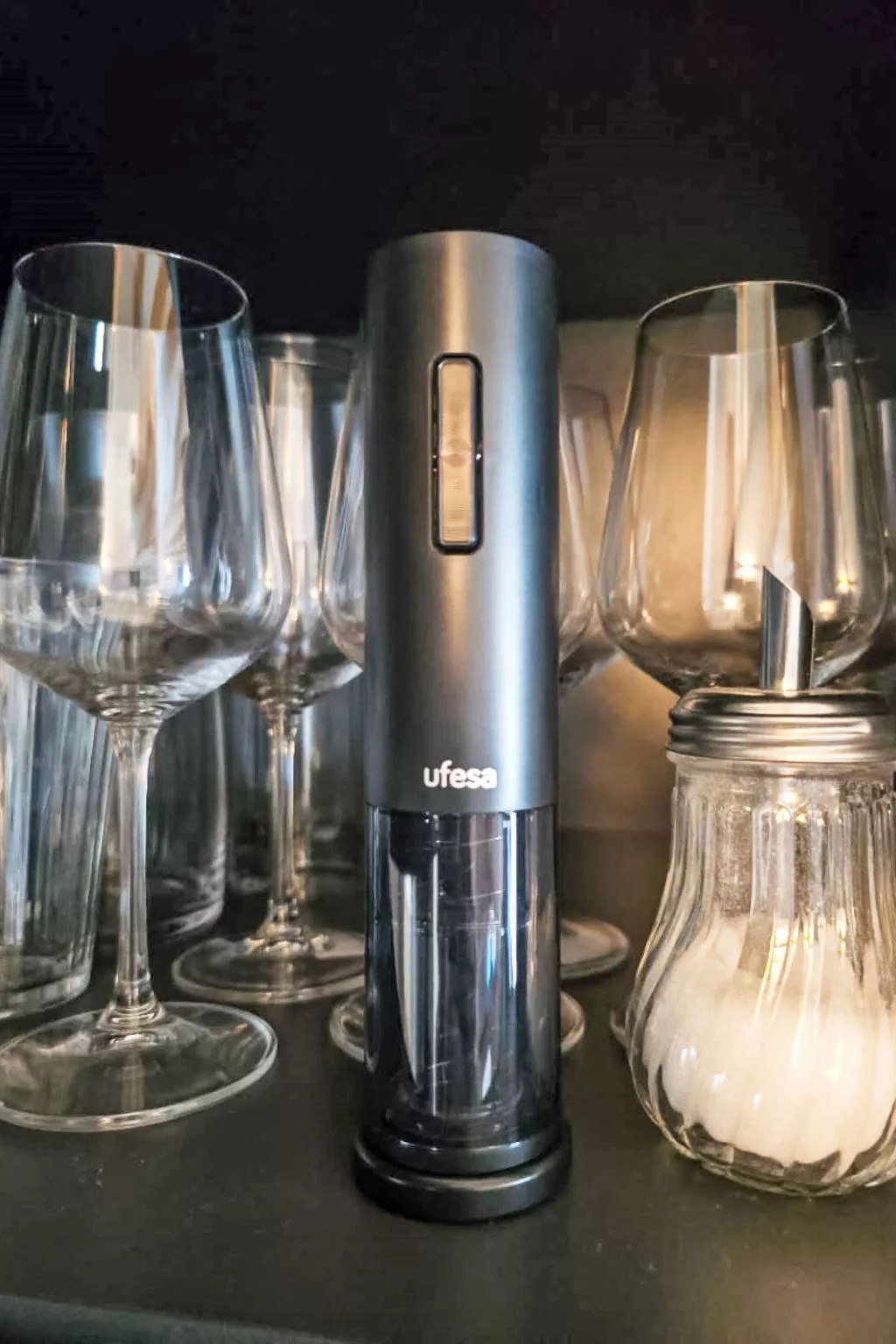 Luxury Mountain Attic with AC & Netflix-Binnen