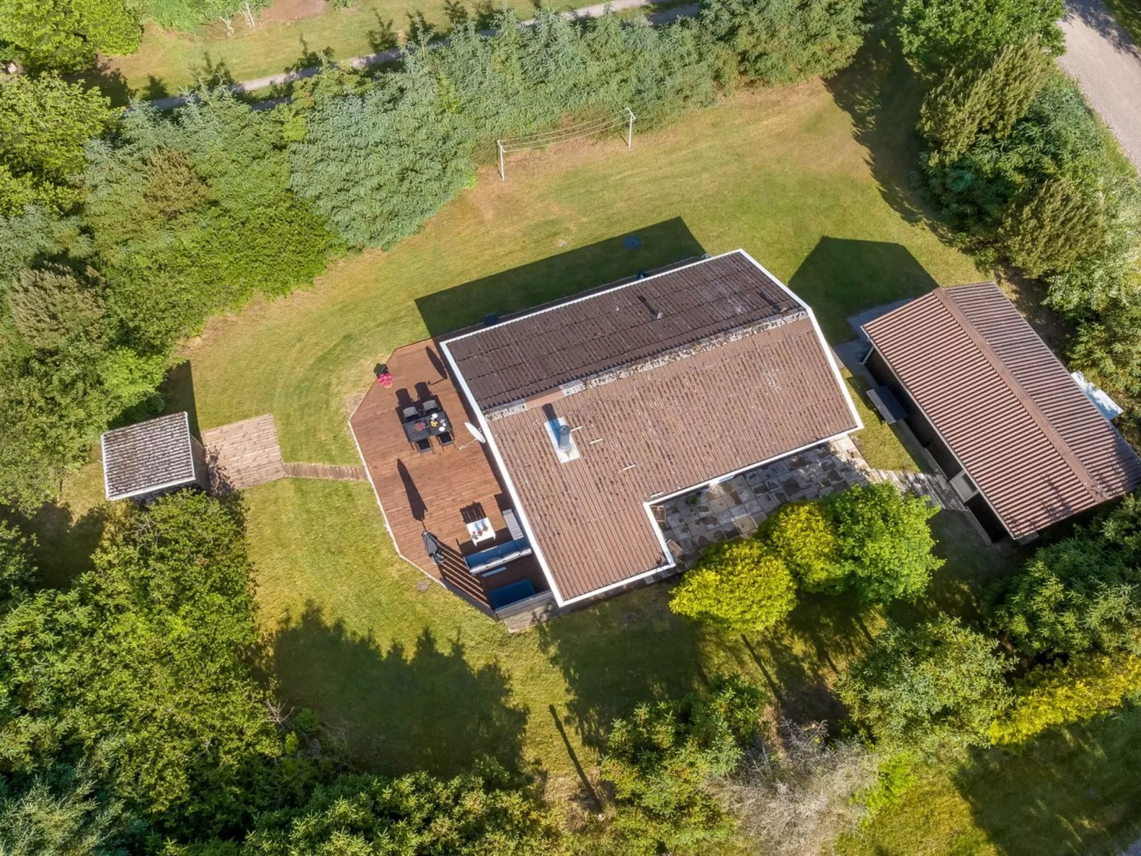 "Laris" - 700m to the fjord