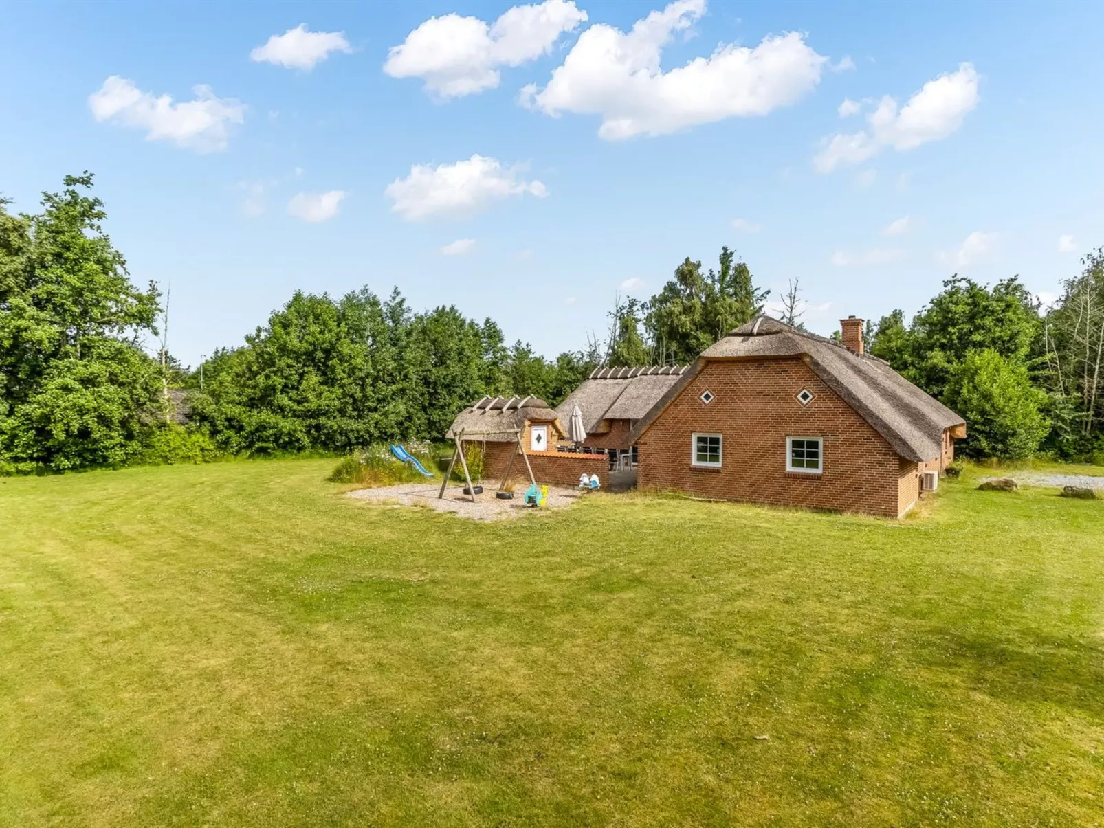 "Tara" - 900m from the sea