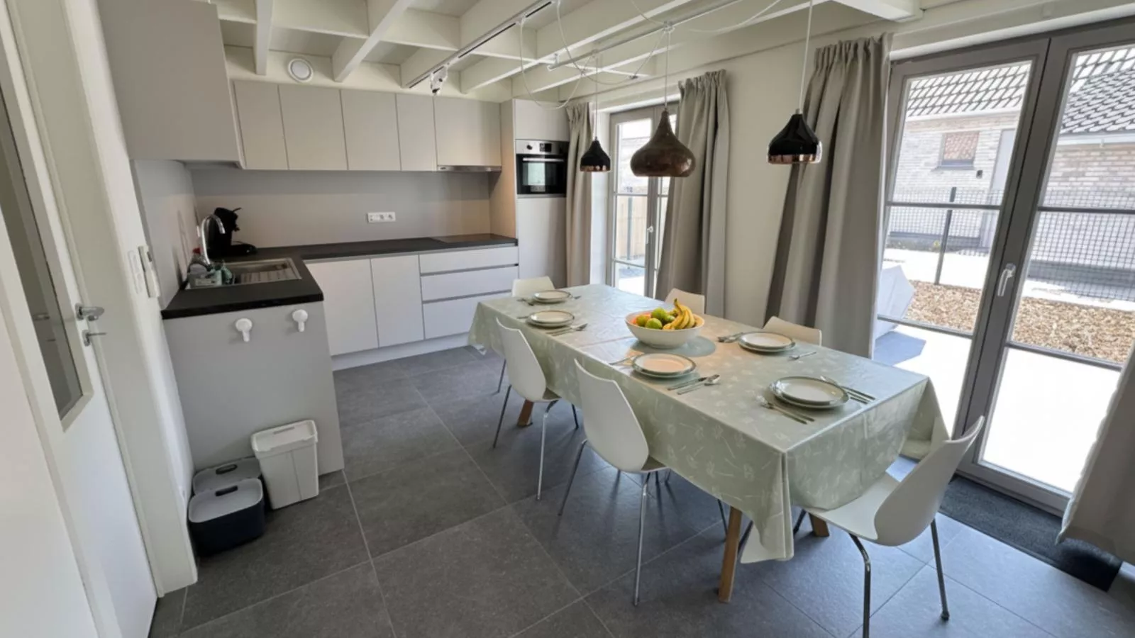 Westhinder II H28-Eetkamer