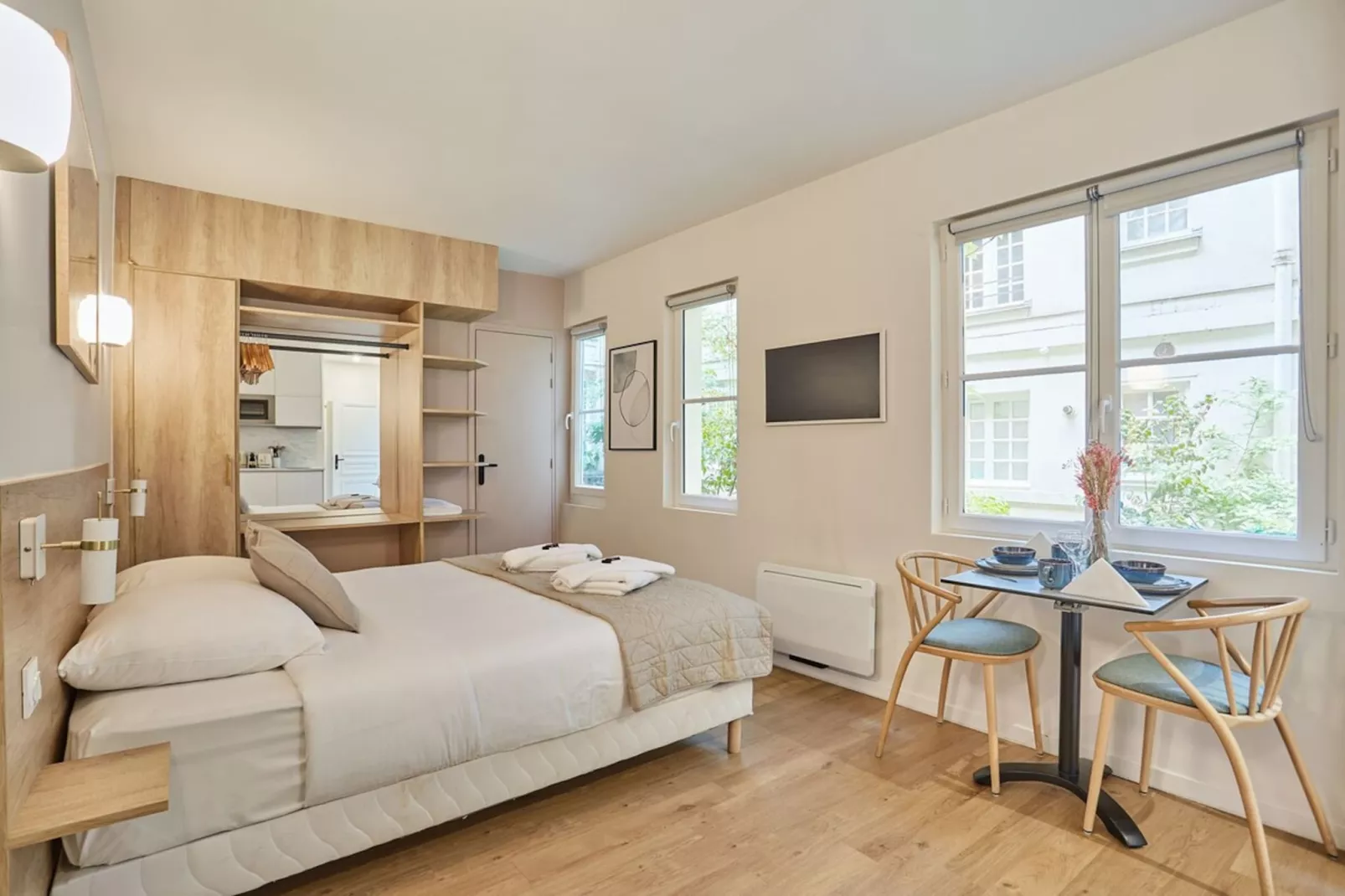 CHARLES19 STUDIO NEW