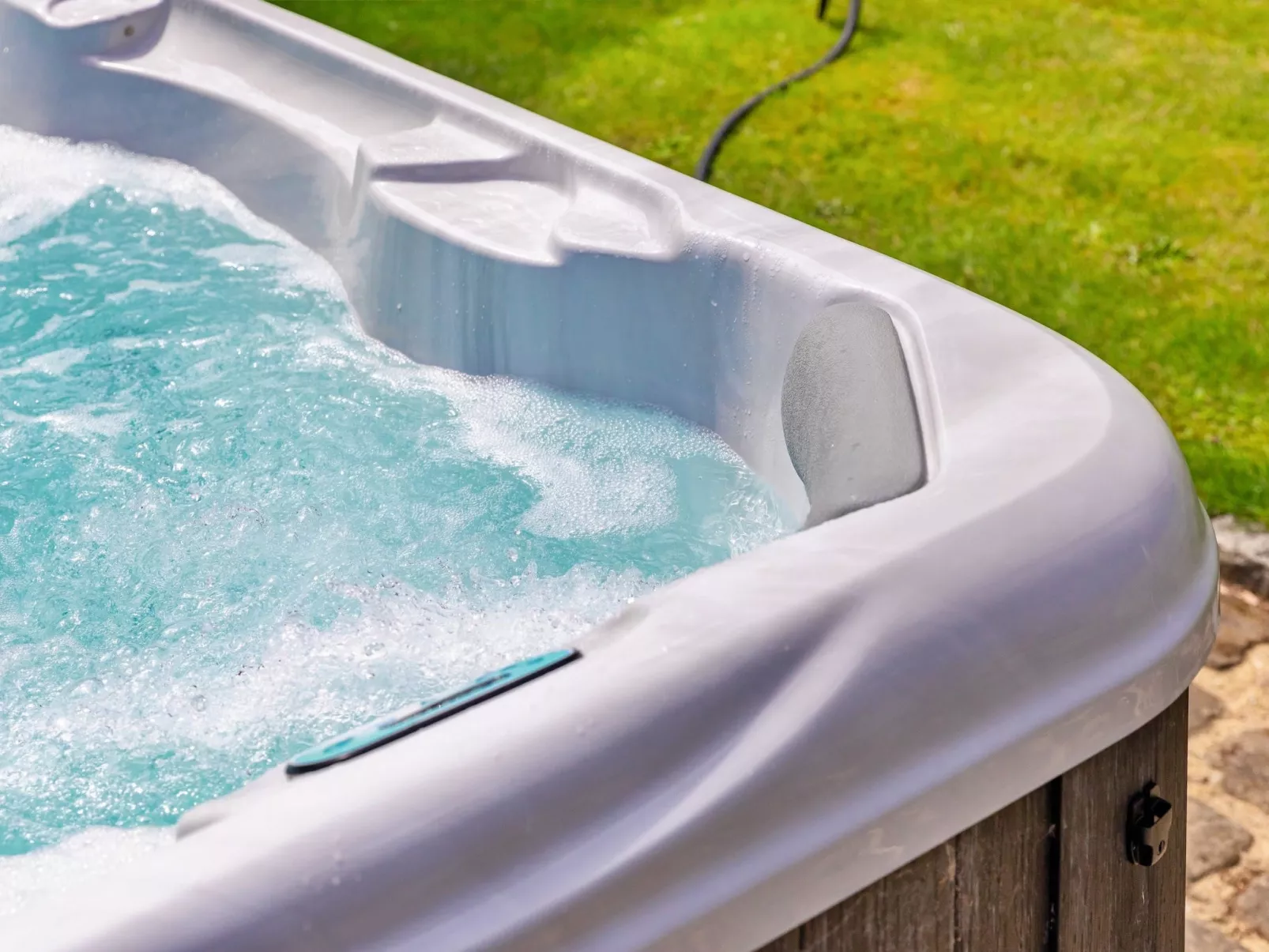 Sandhill Cottage with Hot Tub