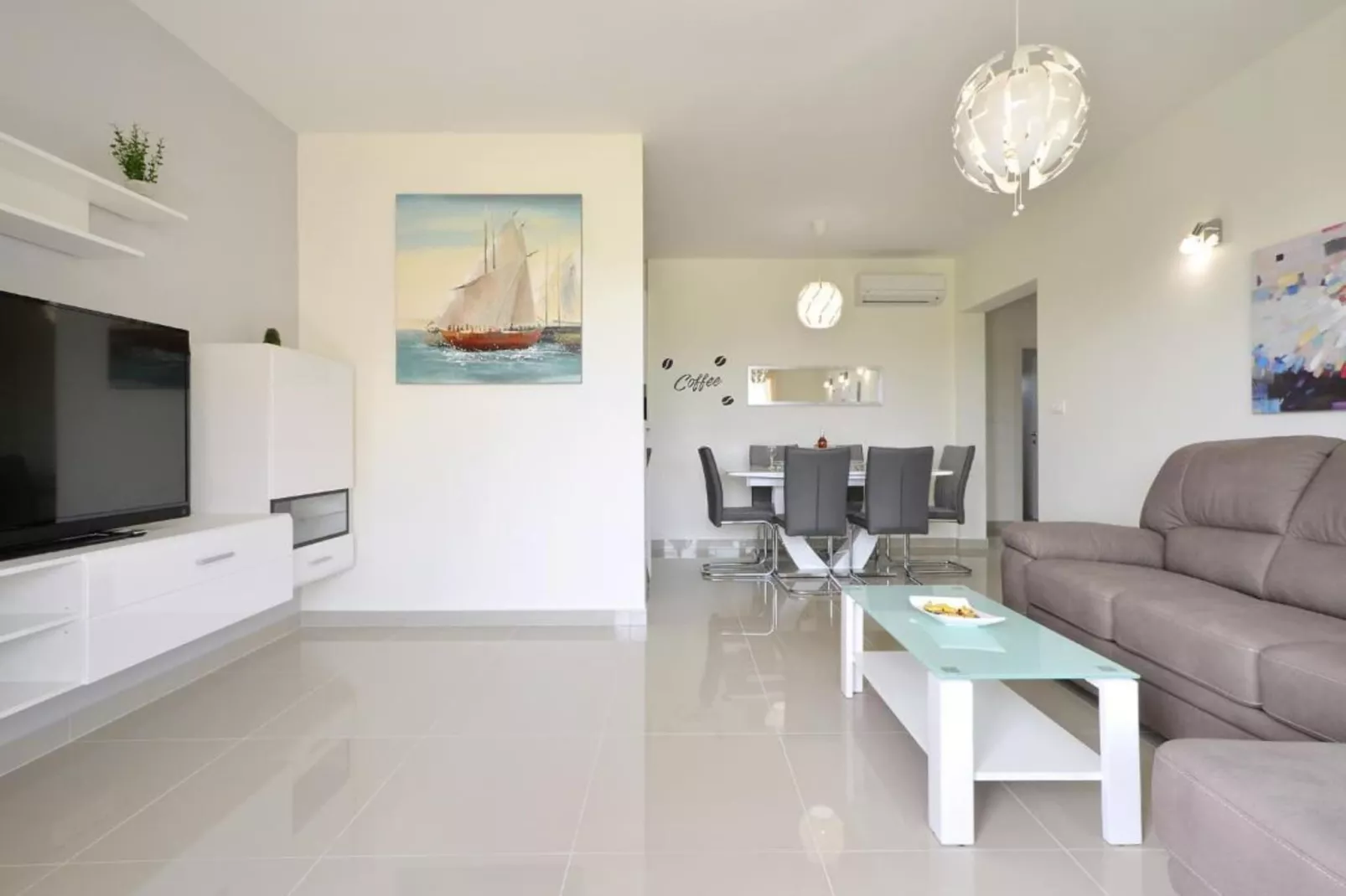 Apartment Sunshine Trogir - Three Bedroom Apartment with Balcony