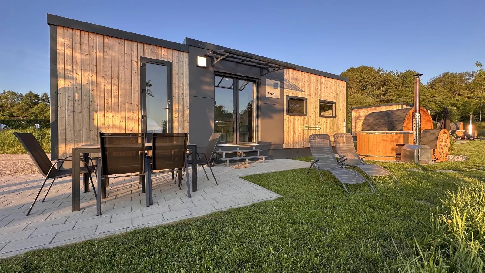 Feriendorf Seeblick - Tiny Chalet Nr 6-Buitenkant zomer