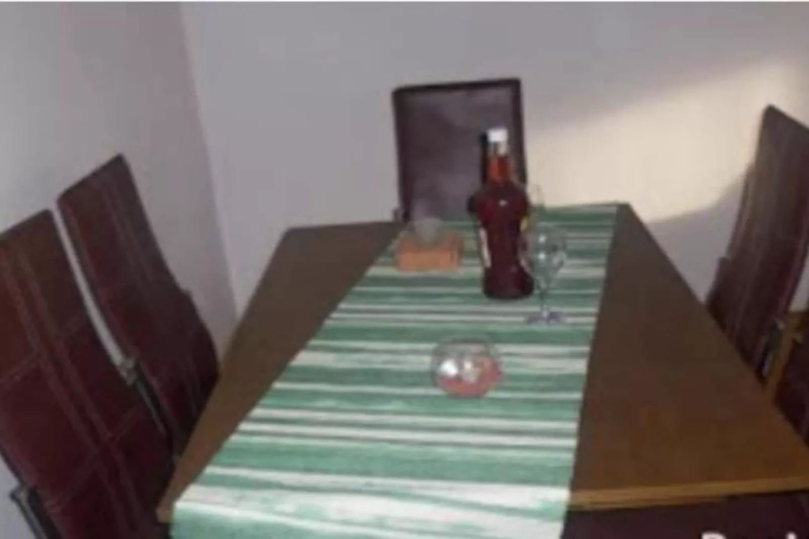 Three-Bedroom Apartment-Eetkamer