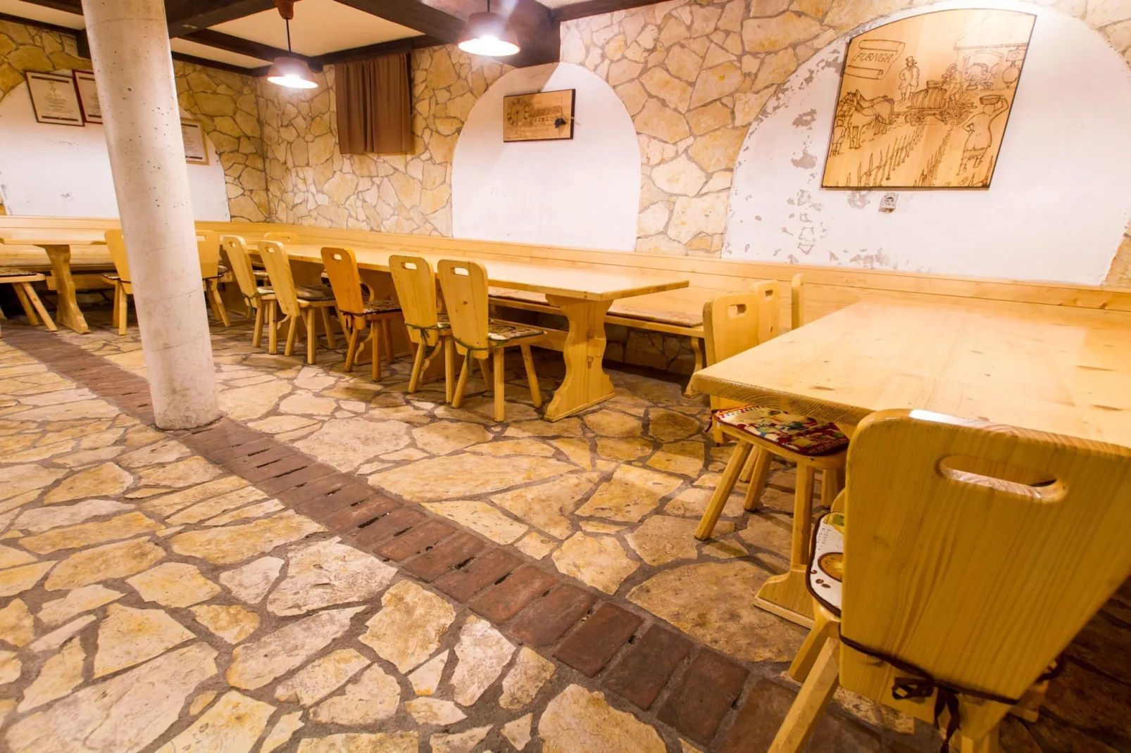 Rustic Charm Cottage Country House with Sauna - Five Bedroom  Holiday Home with Sauna