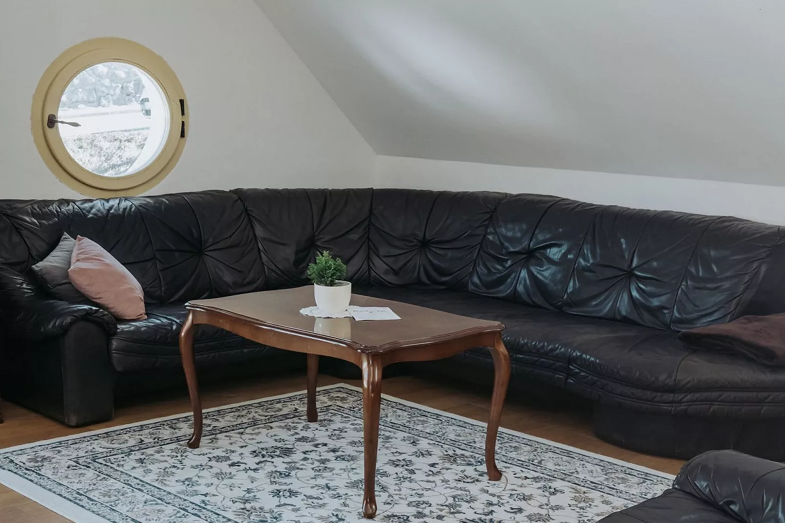 Enchanted Misty Valley Cottage Apartments - Comfort One Bedroom Apartment (owner 4)