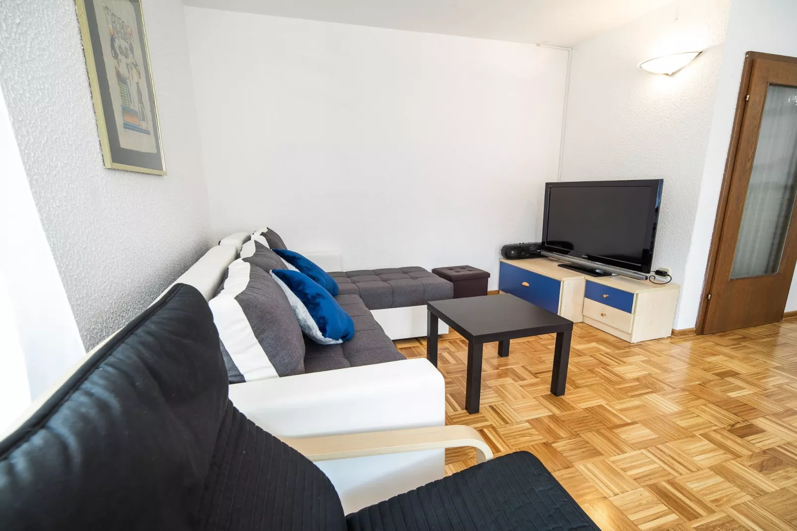 Mountain View Haven Apartments - Two Bedroom Apartment with Balcony