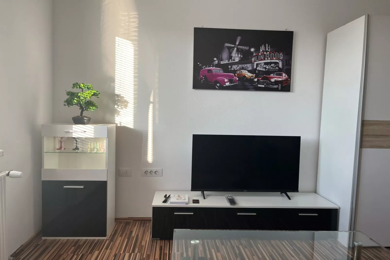 Meadow Tranquil Apartments with Evergreen Garden - Two Bedroom Apartment