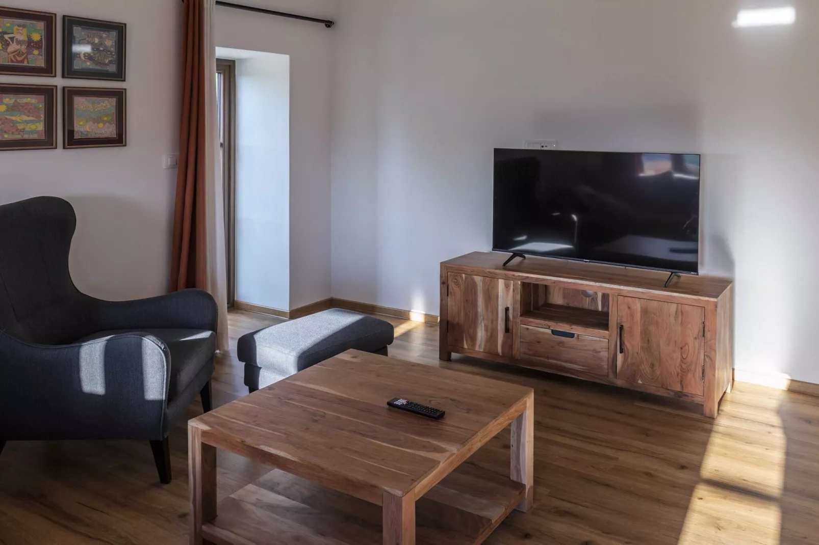 Mountain View Villa with Sauna and Hot-Tub - Three Bedroom Villa with Sauna and Hot-Tub