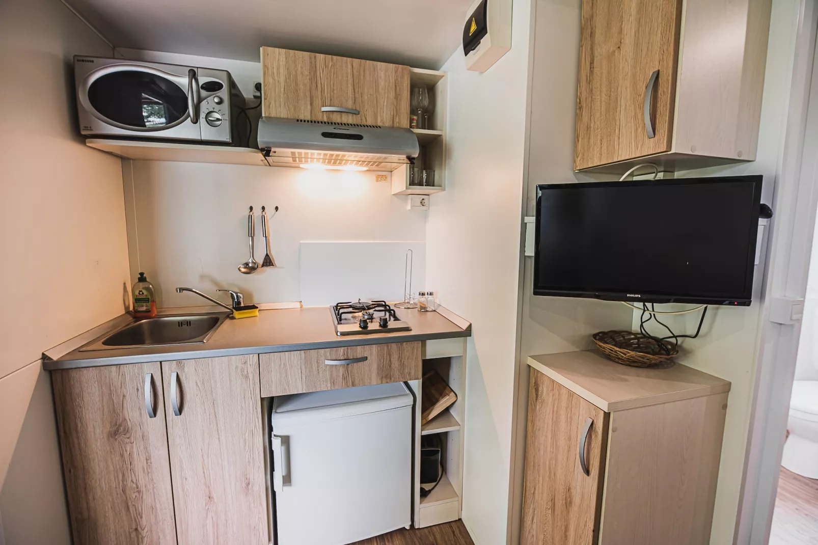 Waterside Retreat Mobile Homes with Thermal Riviera Tickets - One Bedroom Mobile Home with Lake View (owner 4)