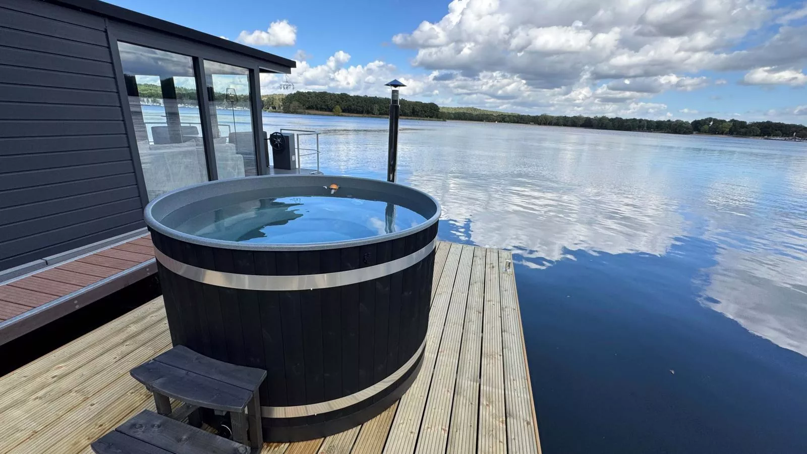 Floating in Limburg - hottub