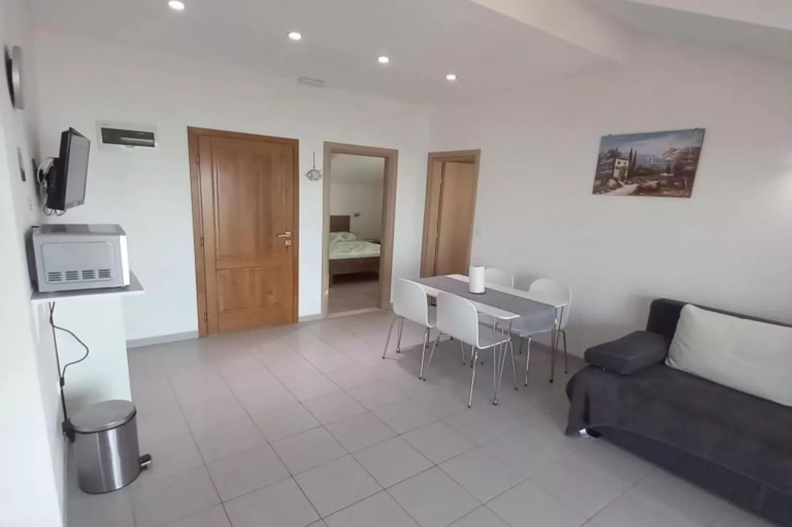 One Bedroom Apartment with Balcony and Sea View