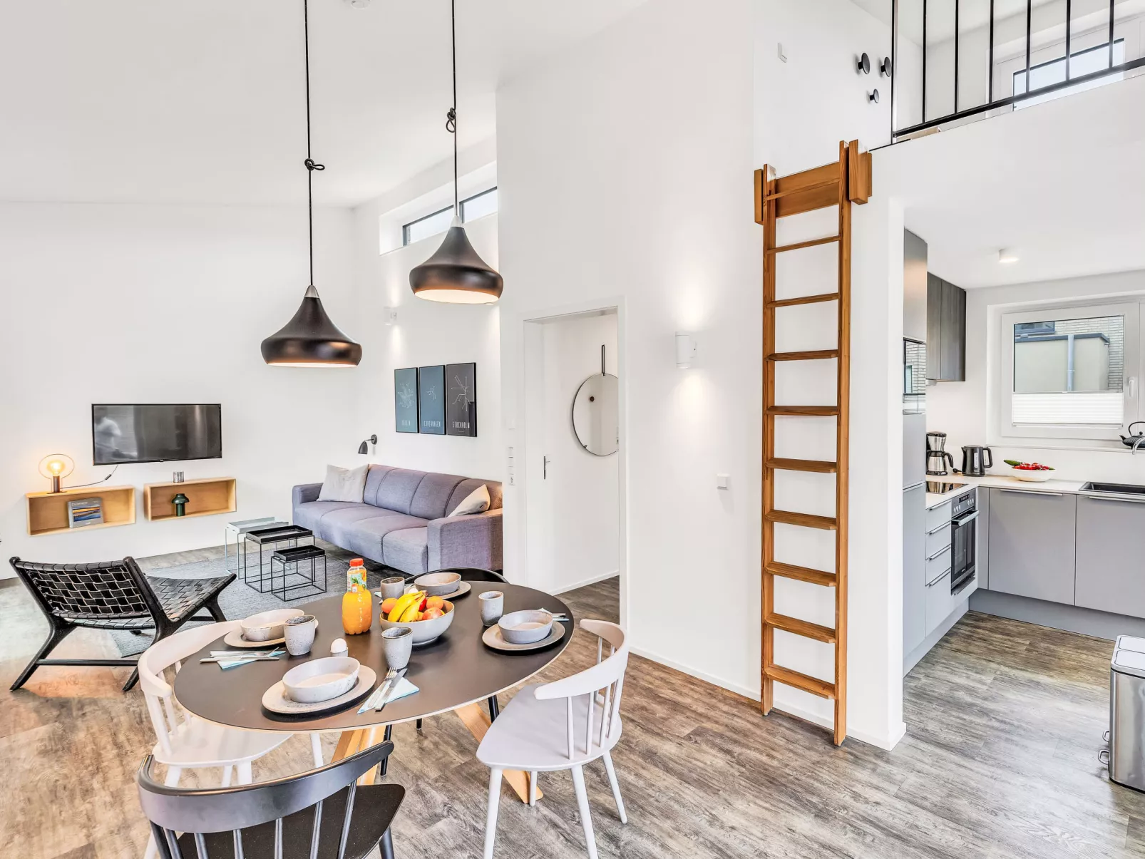 Zwischen den Hügeln (153)