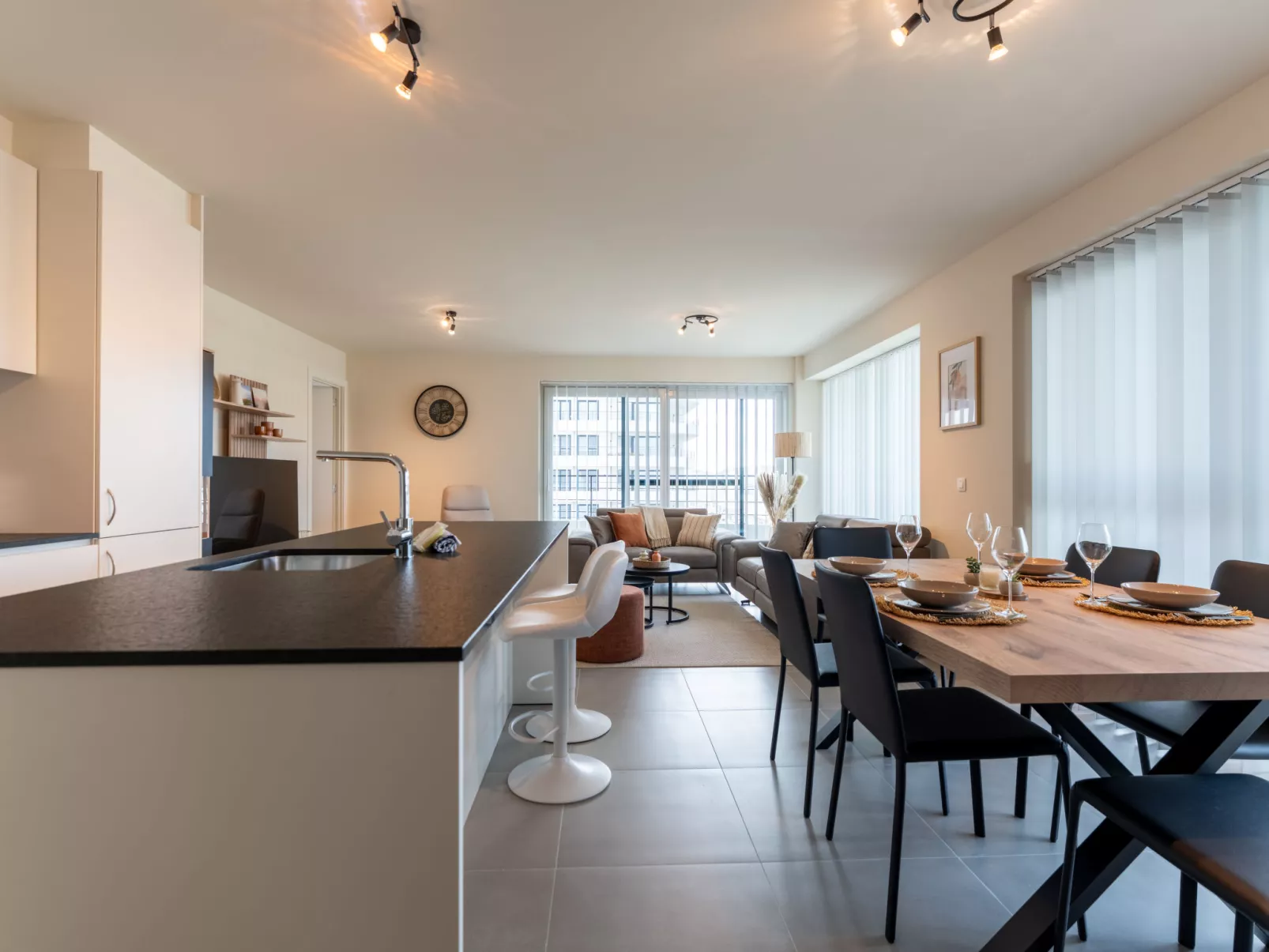 The Waves with parking