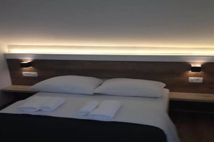 Guesthouse Family Bosnic - Double Room with Balcony - 3