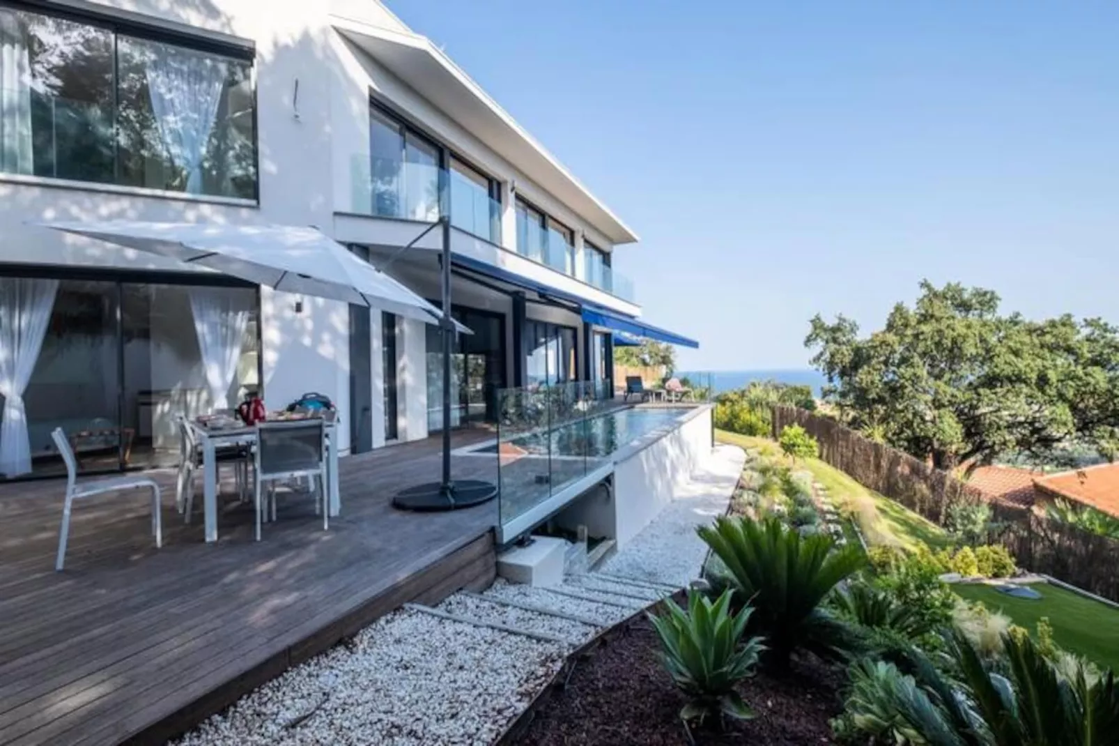 Résidence Maison D'architecte Avec Piscine Chauff&eacute;e & Sublime Vue Mer