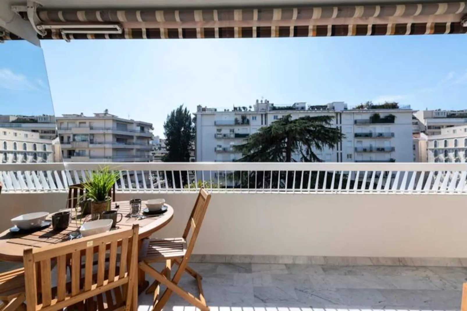 Résidence Grand 2p Rénové Terrasse Cœur De Cannes